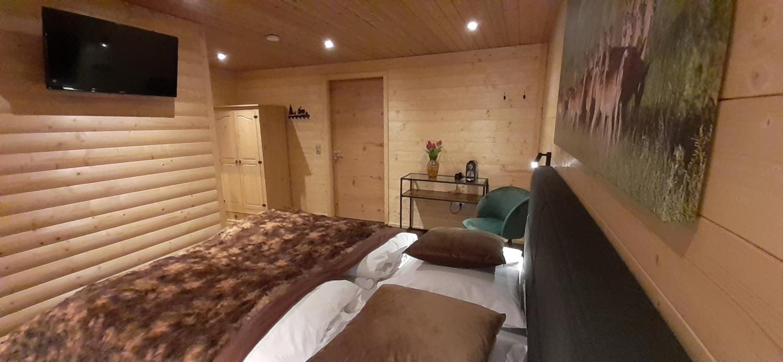 Deluxe King Room photo 3