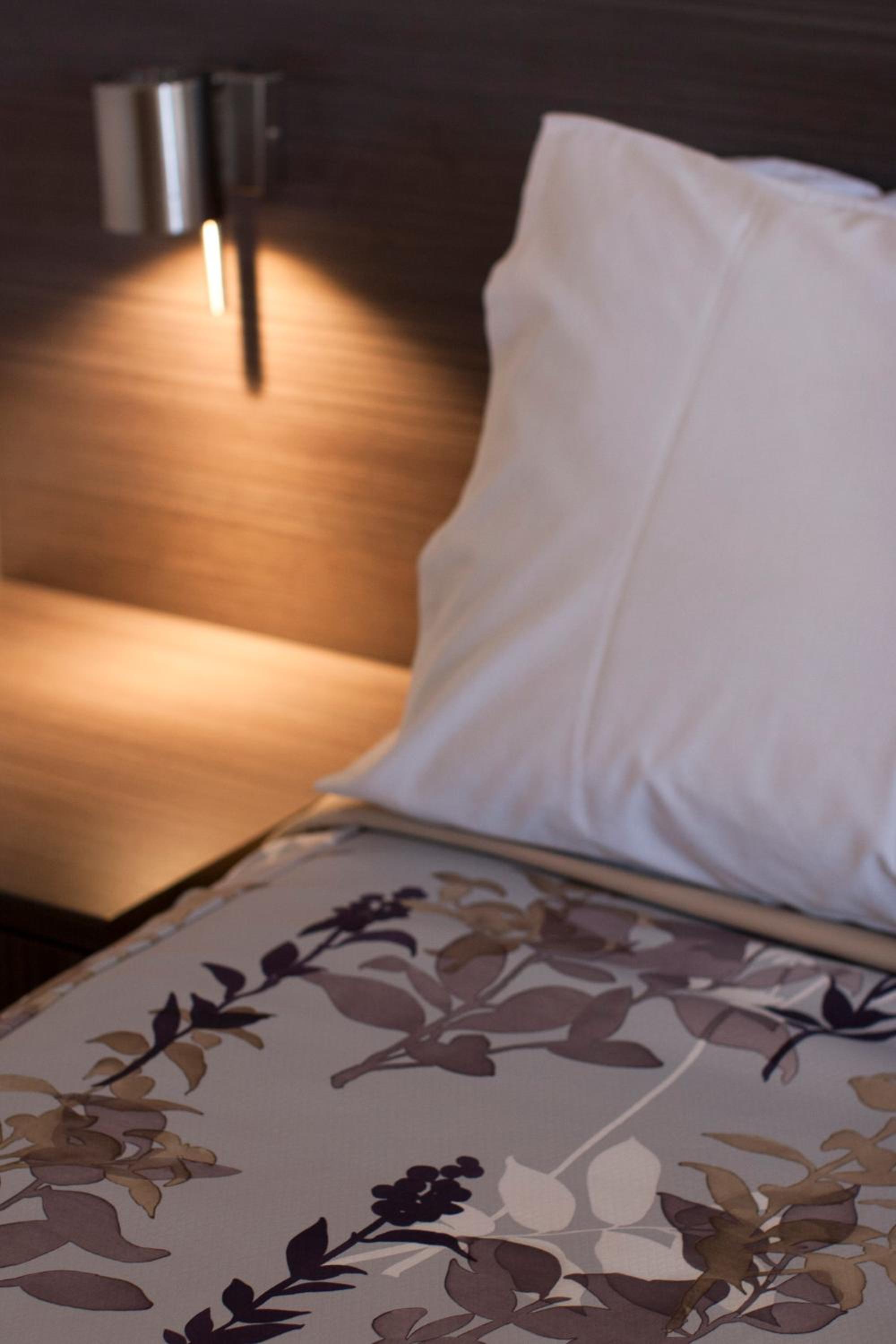 Deluxe Queen Room - Photo 5