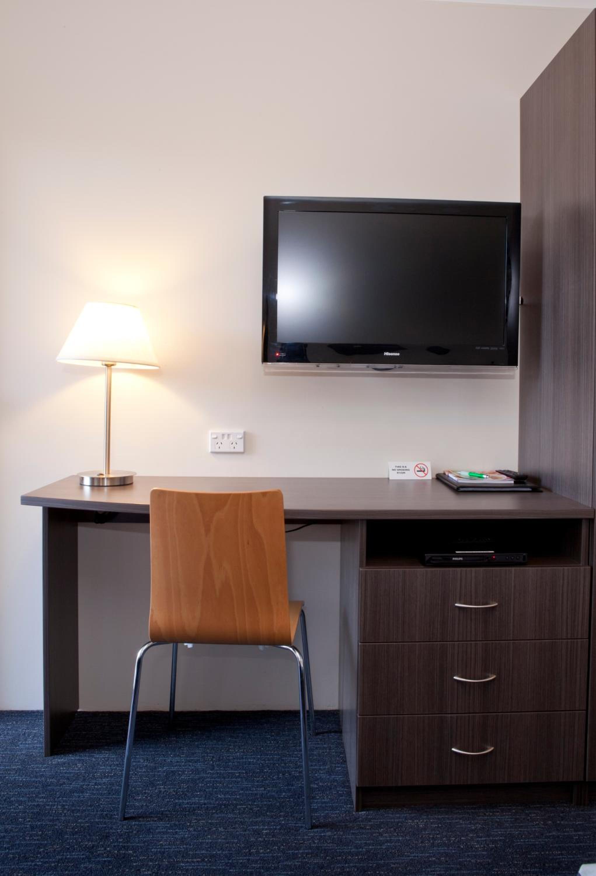 Deluxe Queen Room - Photo 4