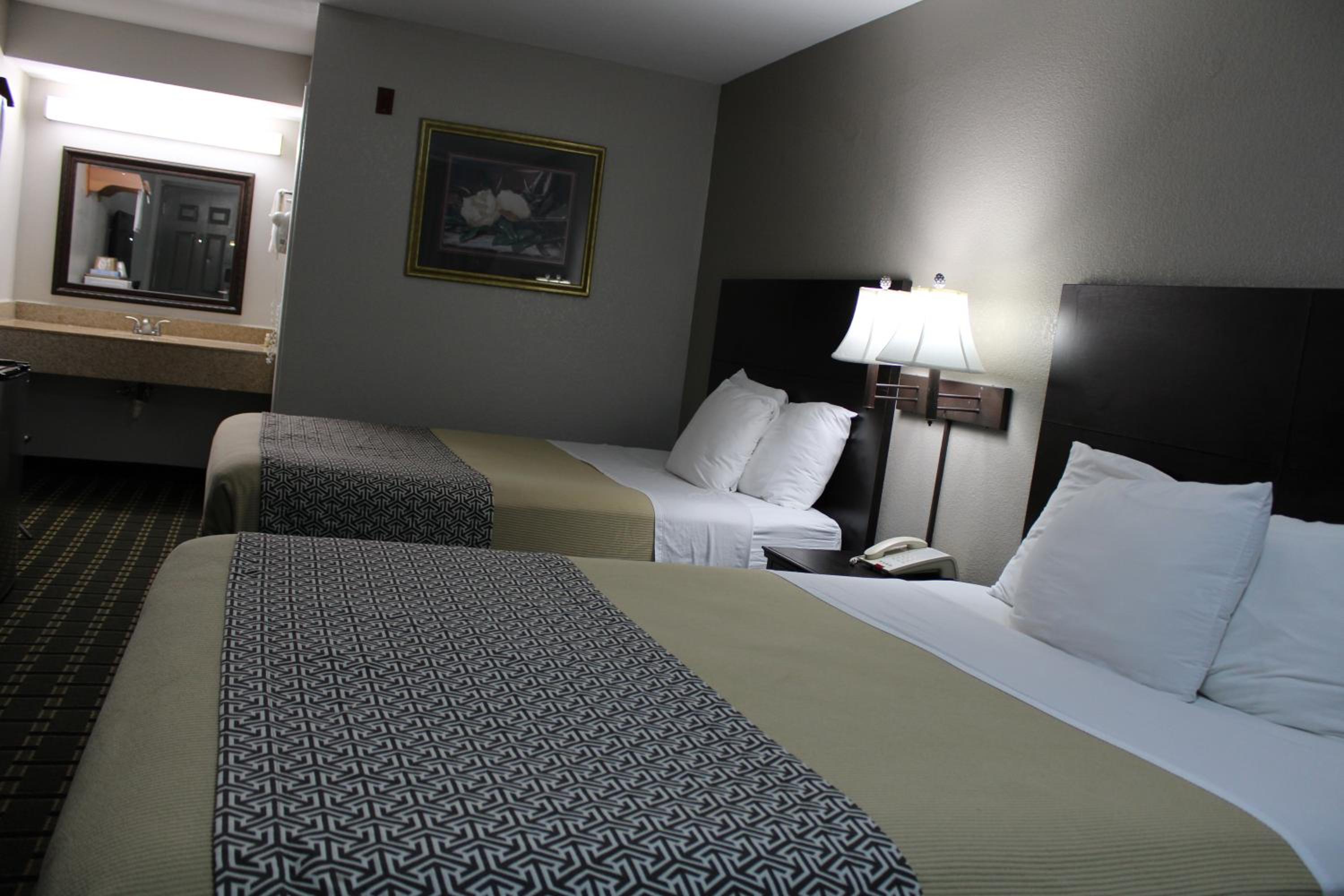 Queen Room with Two Queen Beds - Photo 1