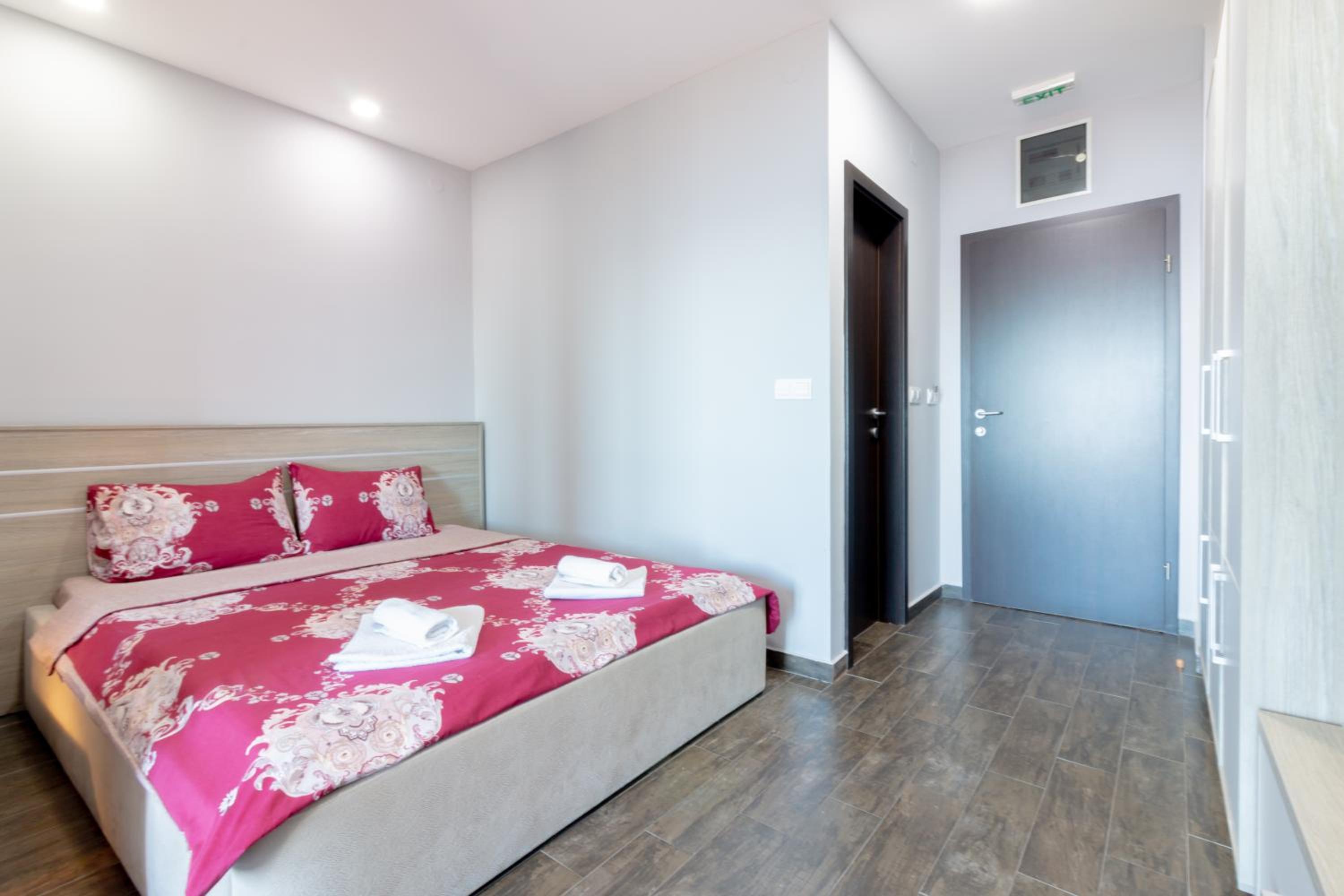 Triple Room with Balcony and Lake View - Photo 6