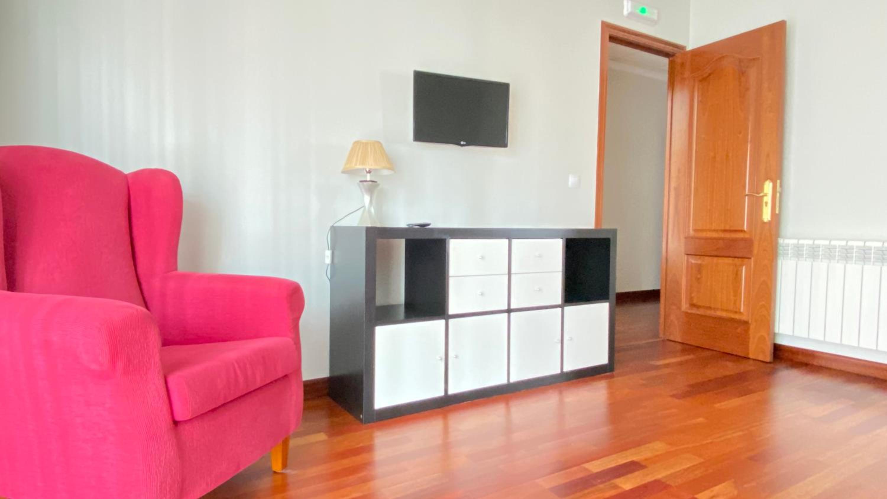 One-Bedroom Apartment - Photo 8