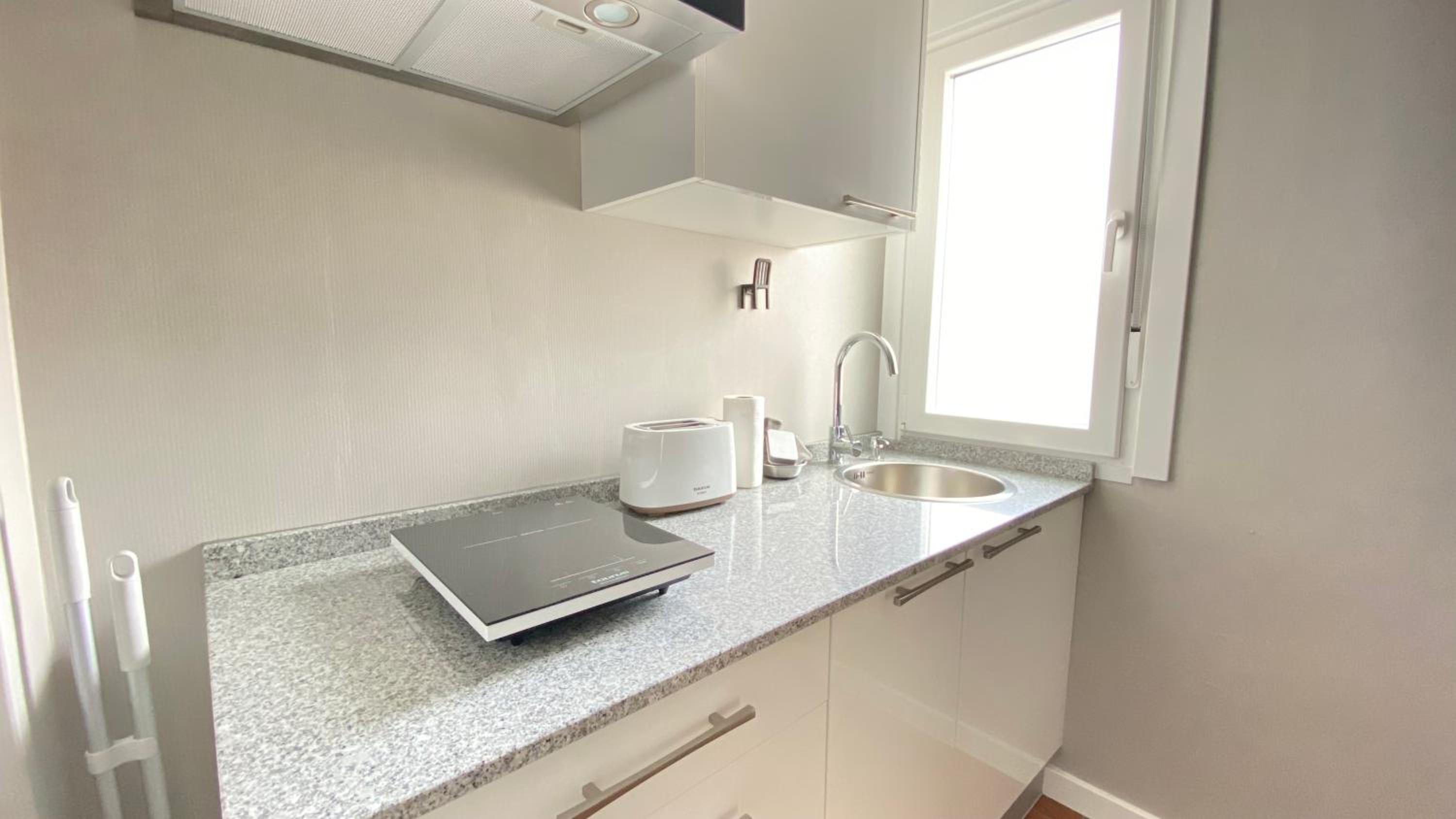 One-Bedroom Apartment - Photo 4