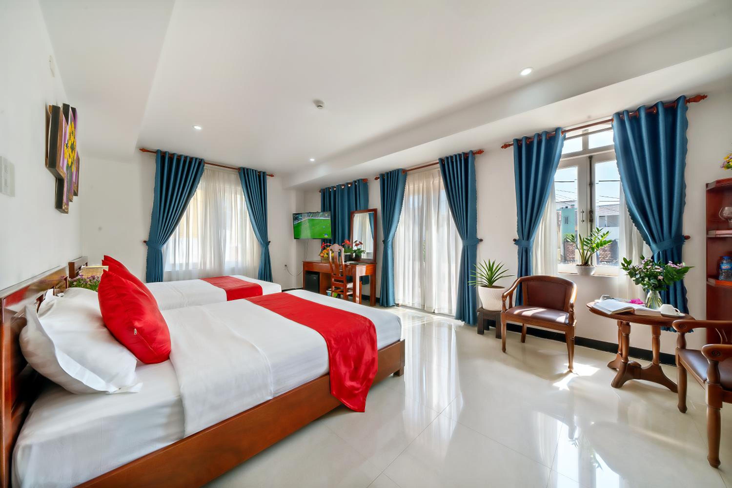 Family Room with Balcony - Photo 1