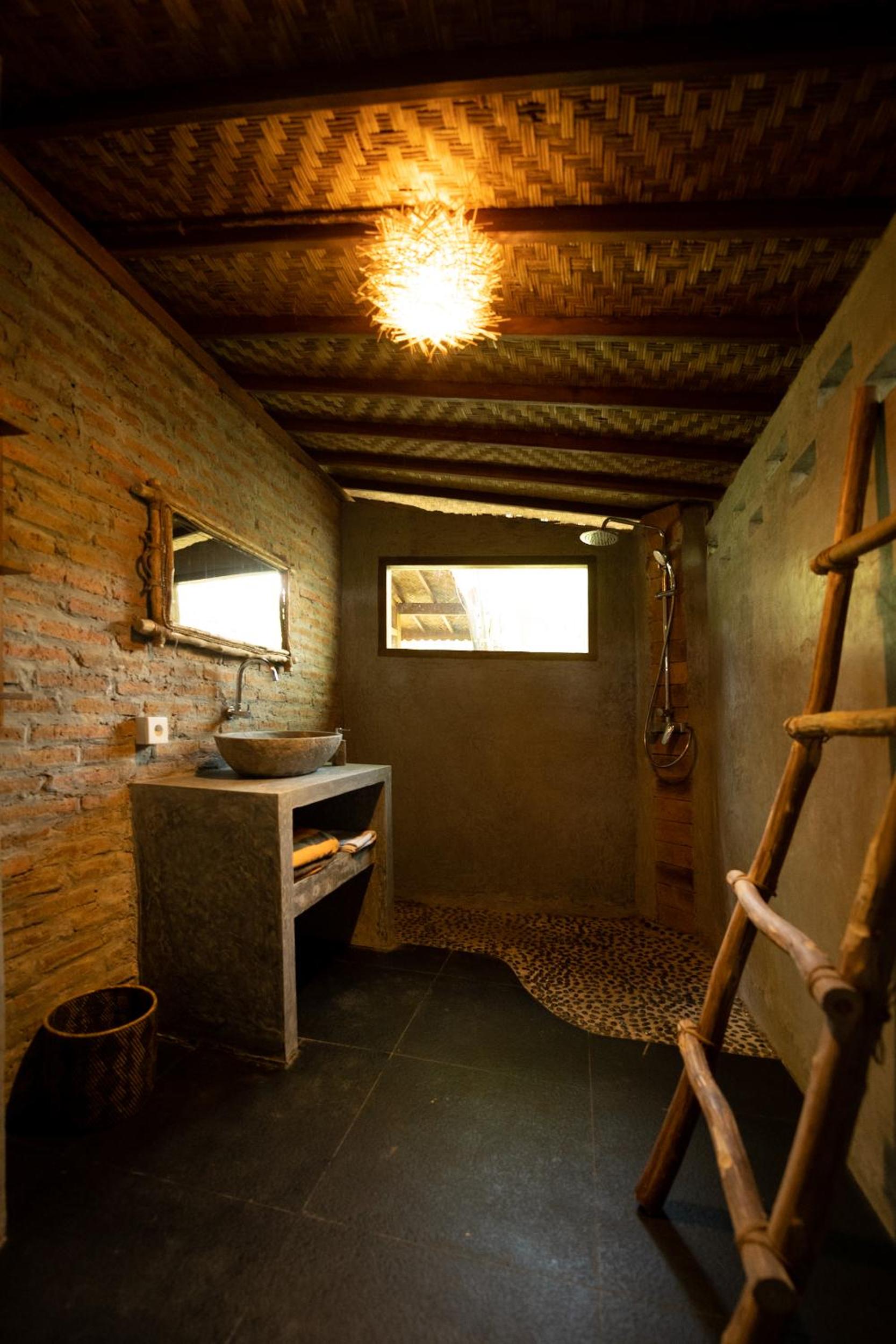 Superior Bungalow - Photo 3