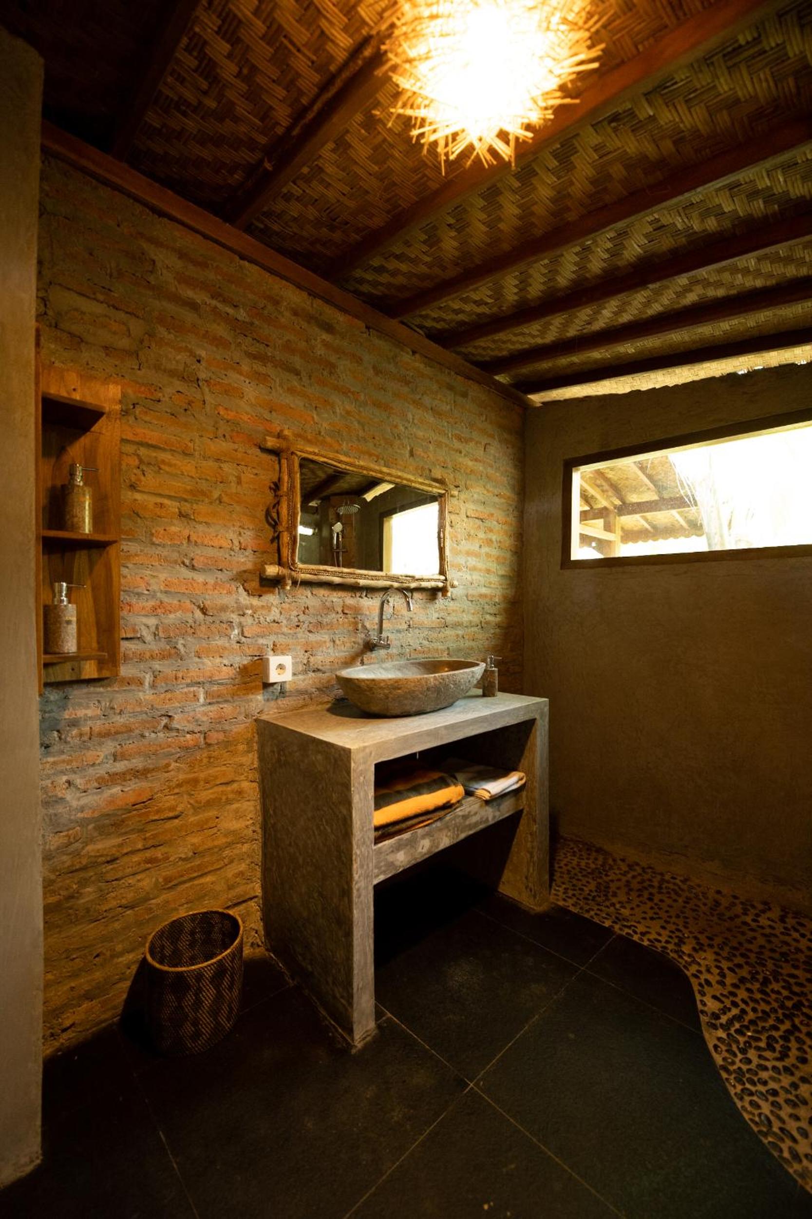 Superior Bungalow - Photo 5