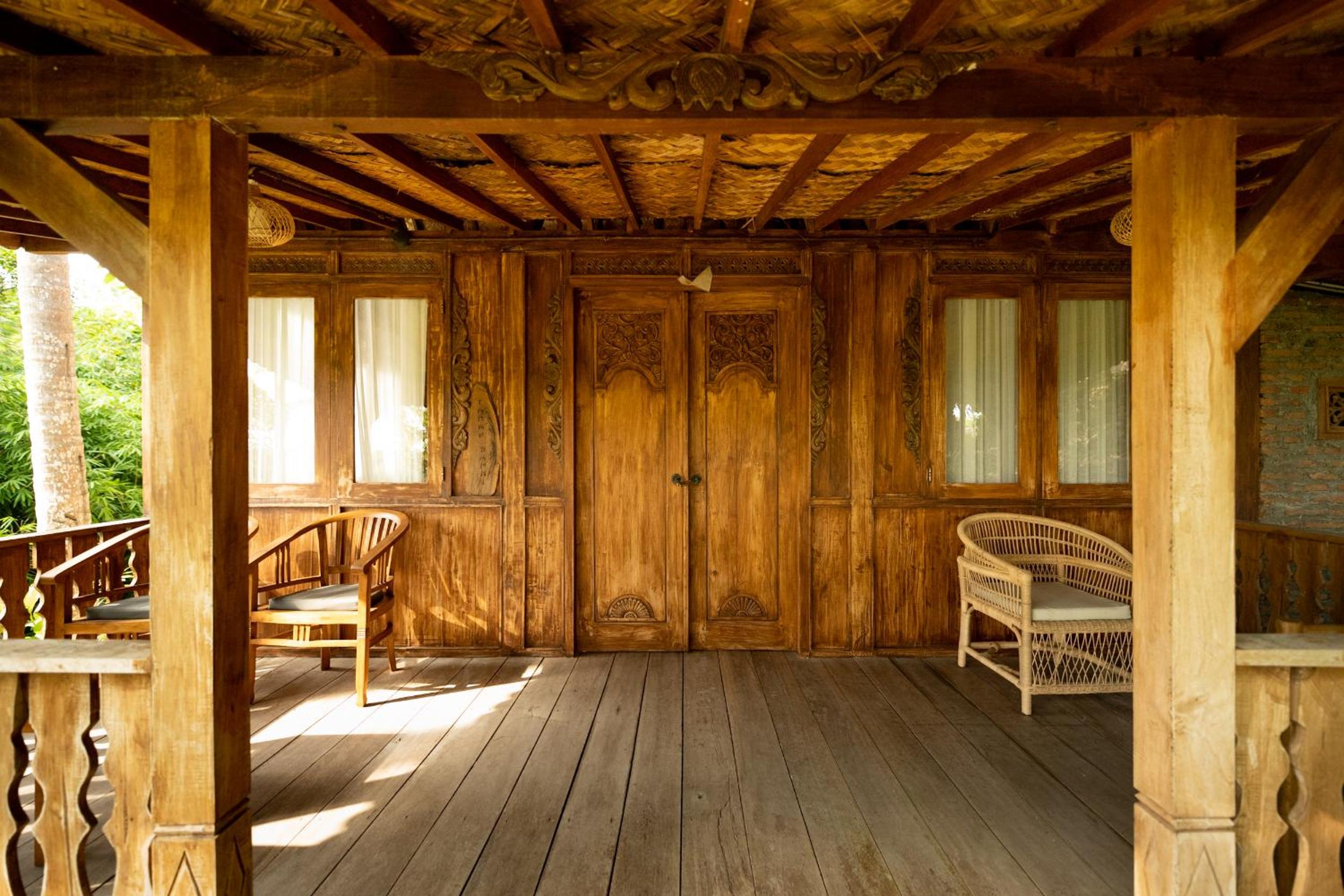 Superior Bungalow - Photo 7