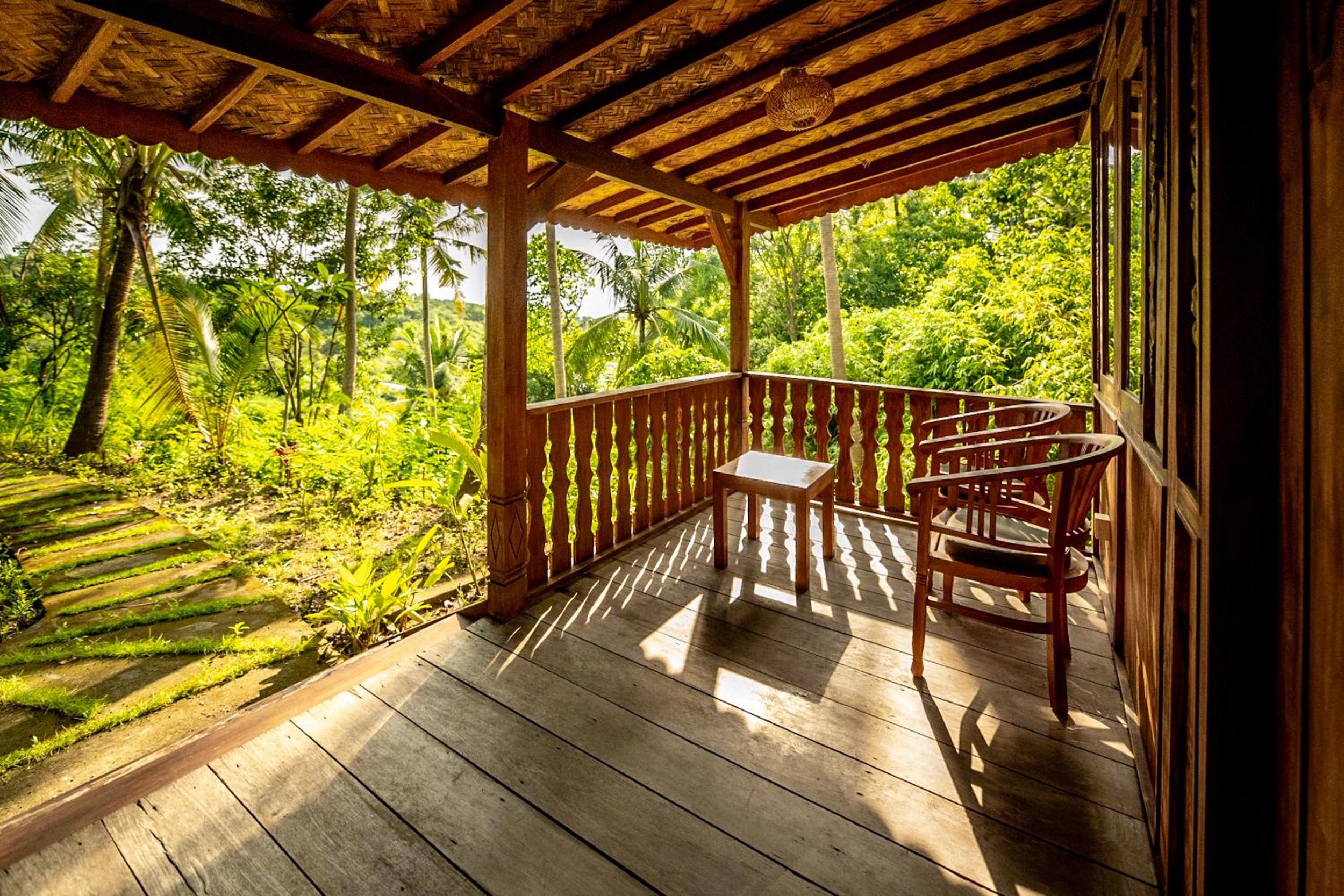 Superior Bungalow - Photo 2