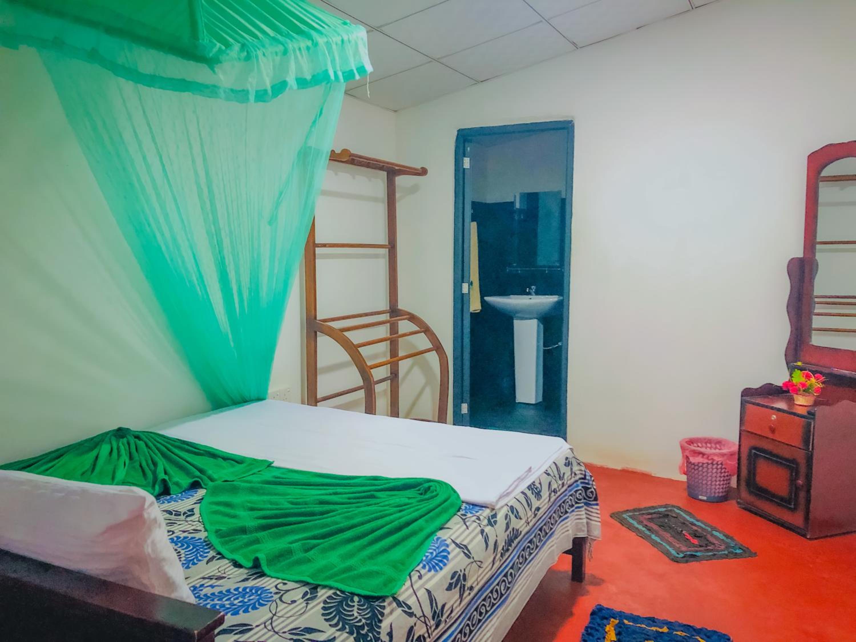 Deluxe Double Room - Photo 13