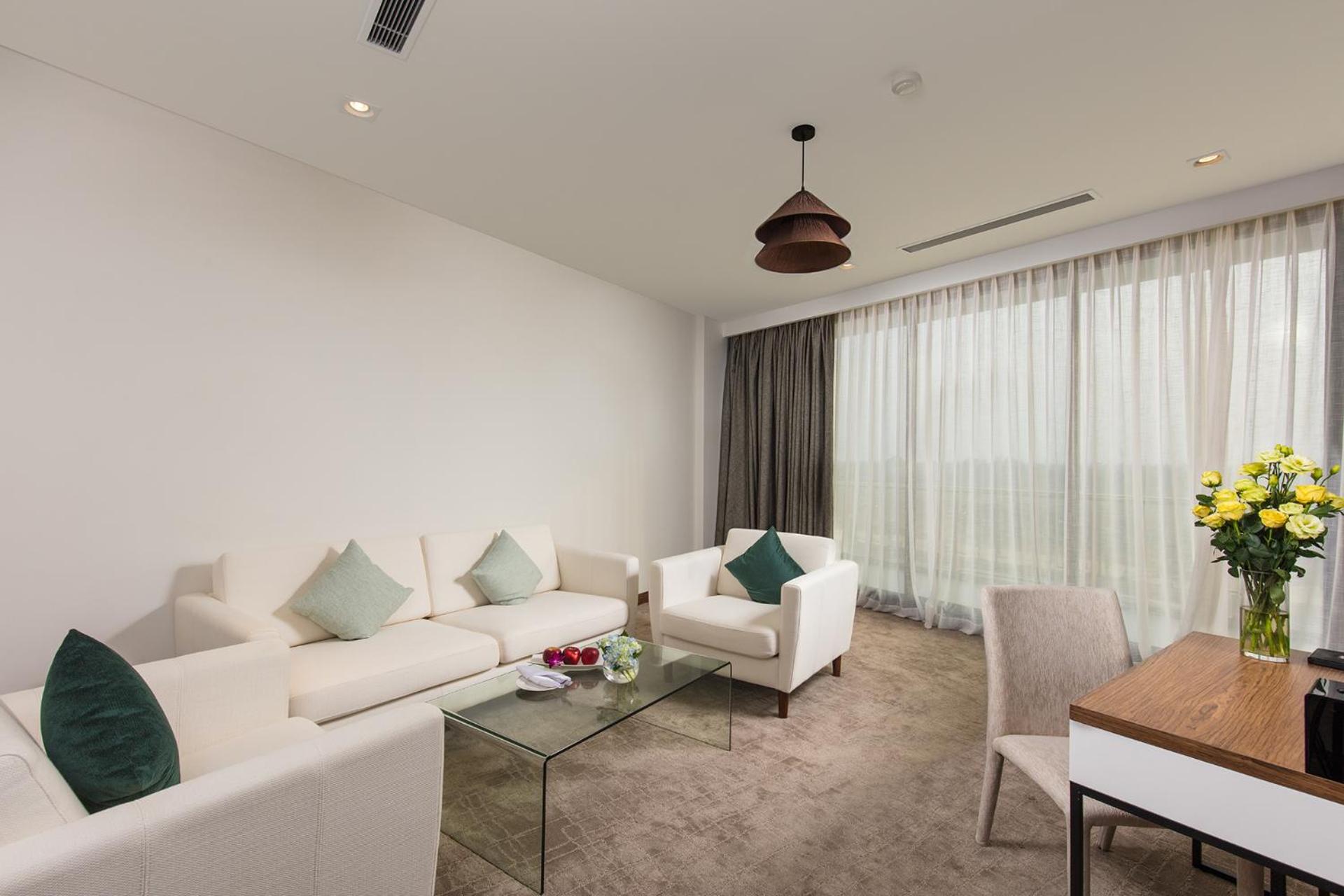 Executive Suite - Photo 6