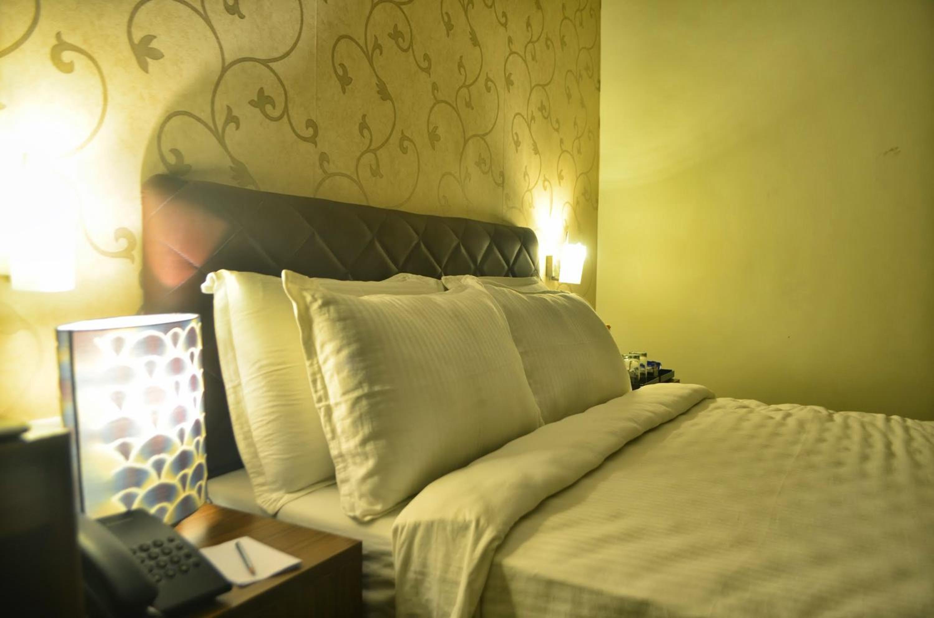 Deluxe Room - Photo 4