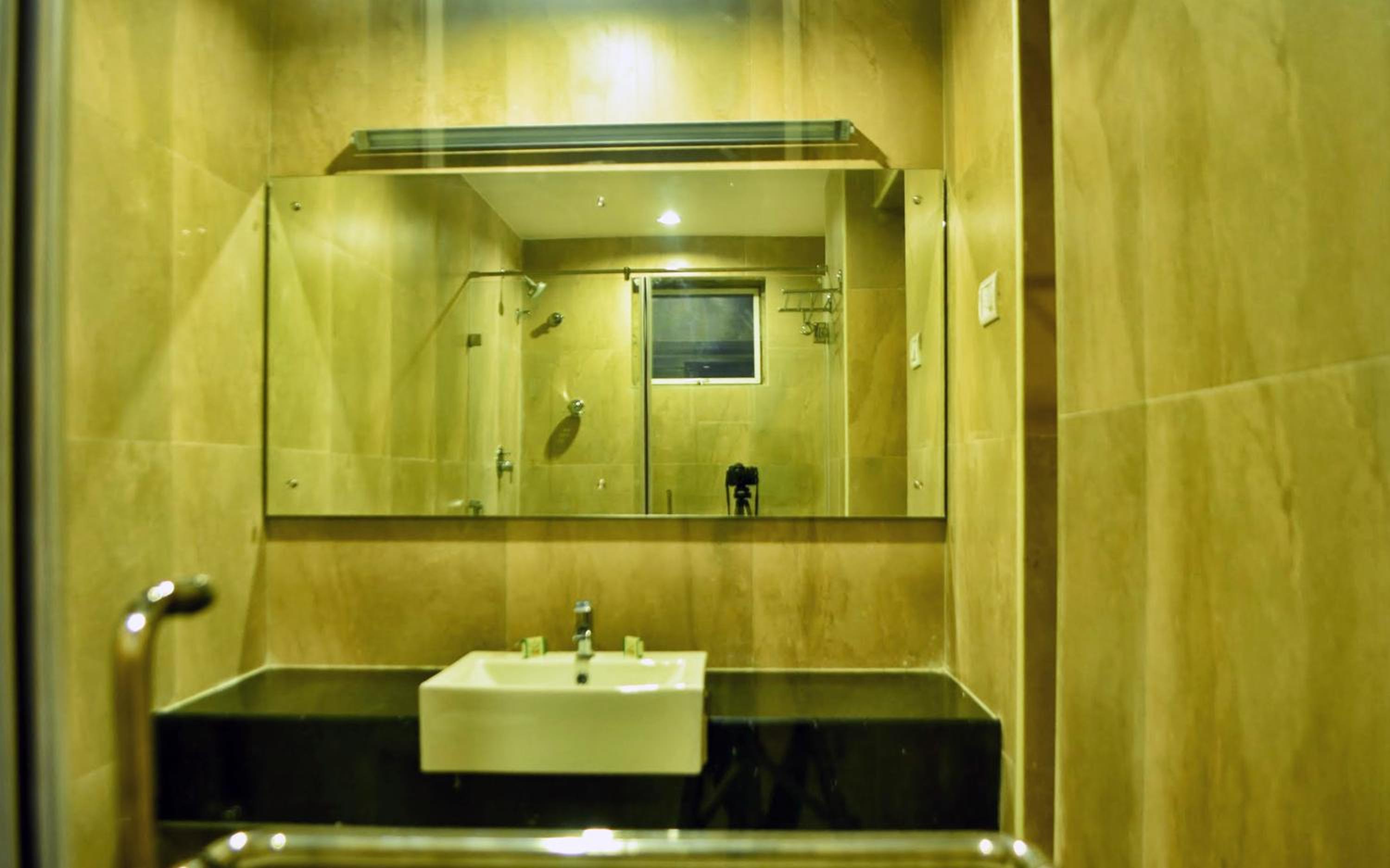 Deluxe Double Room with Balcony photo 2