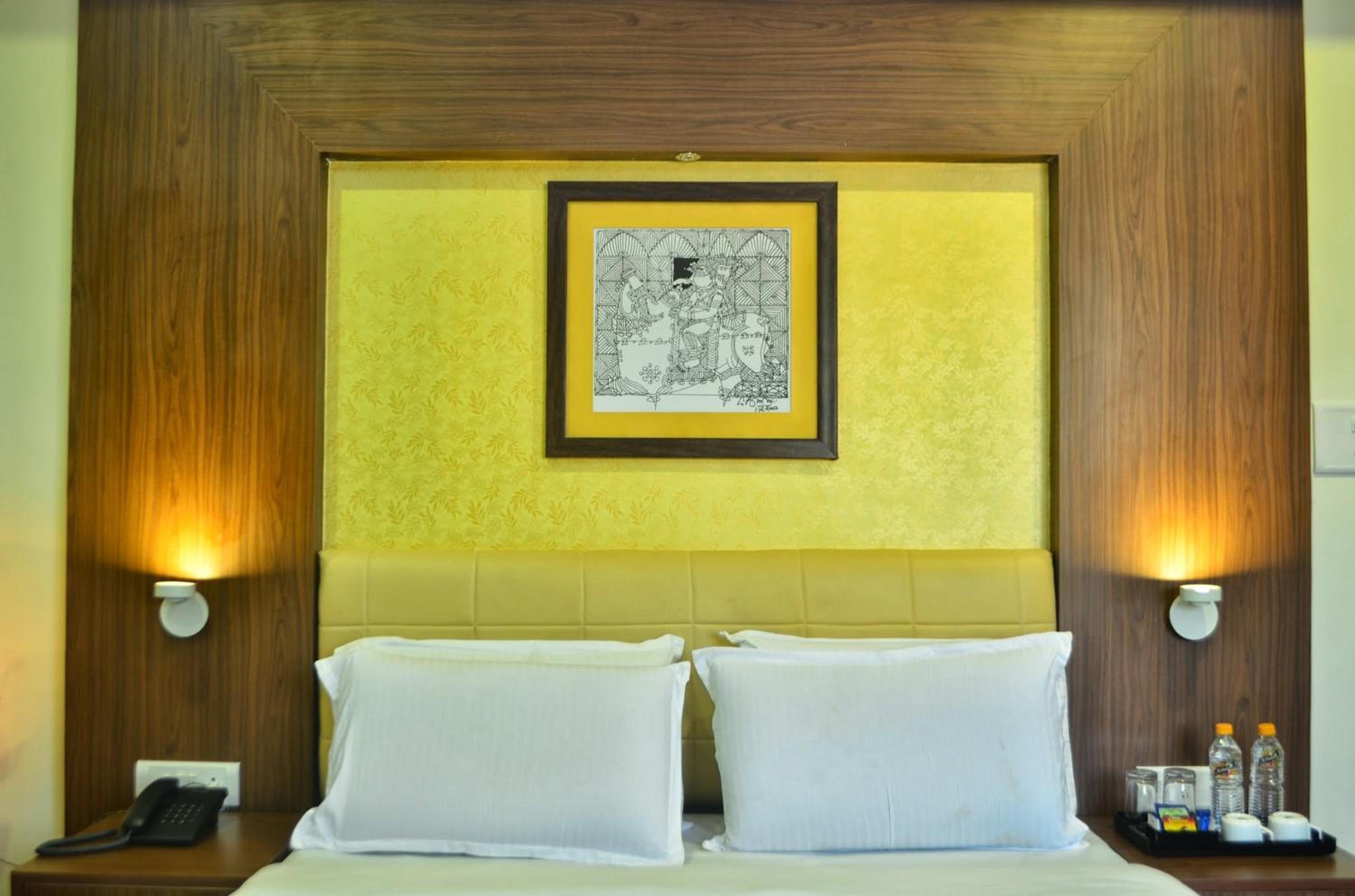 Deluxe Double Room with Balcony photo 3
