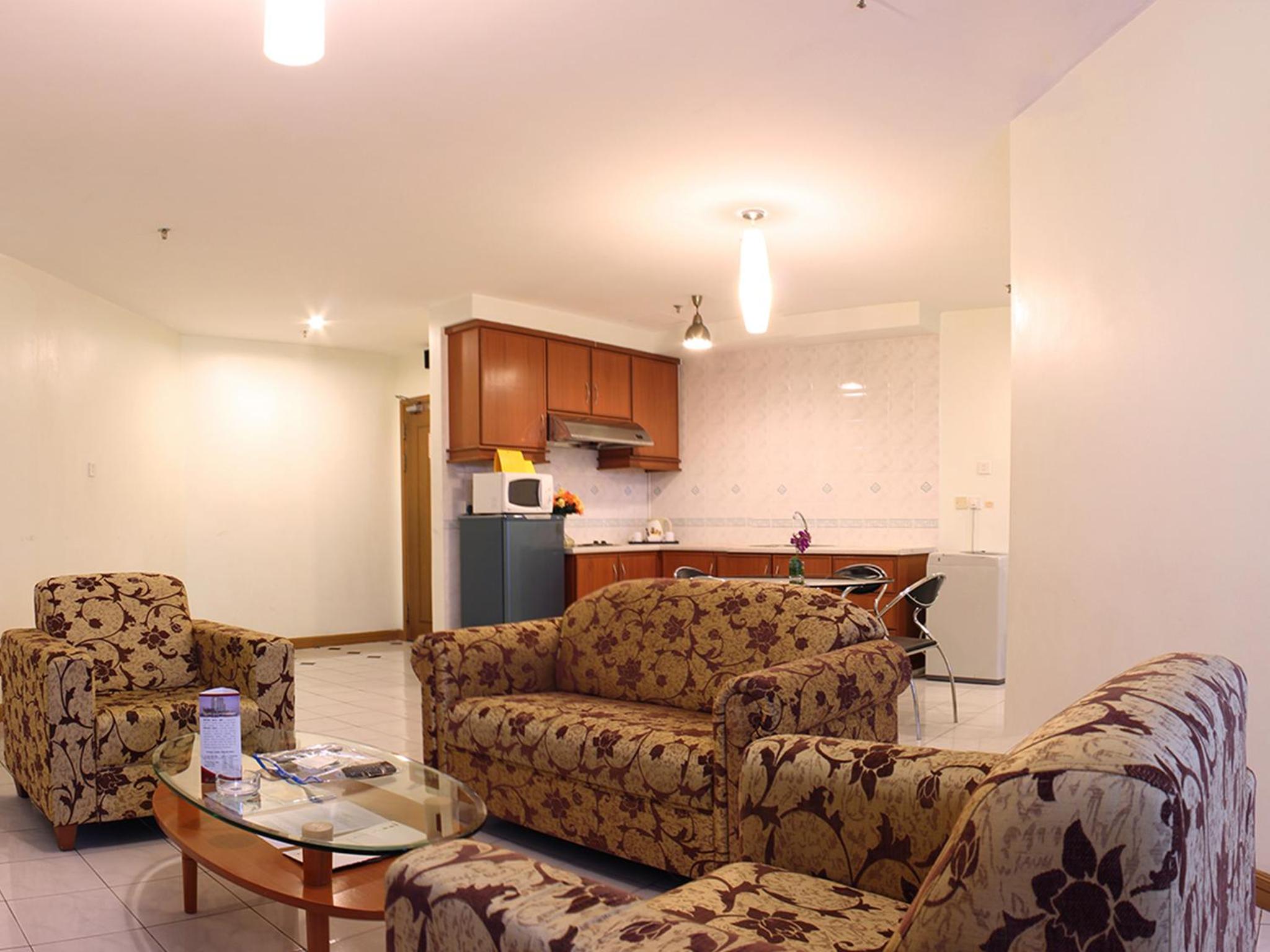 One-Bedroom Apartment - Photo 2
