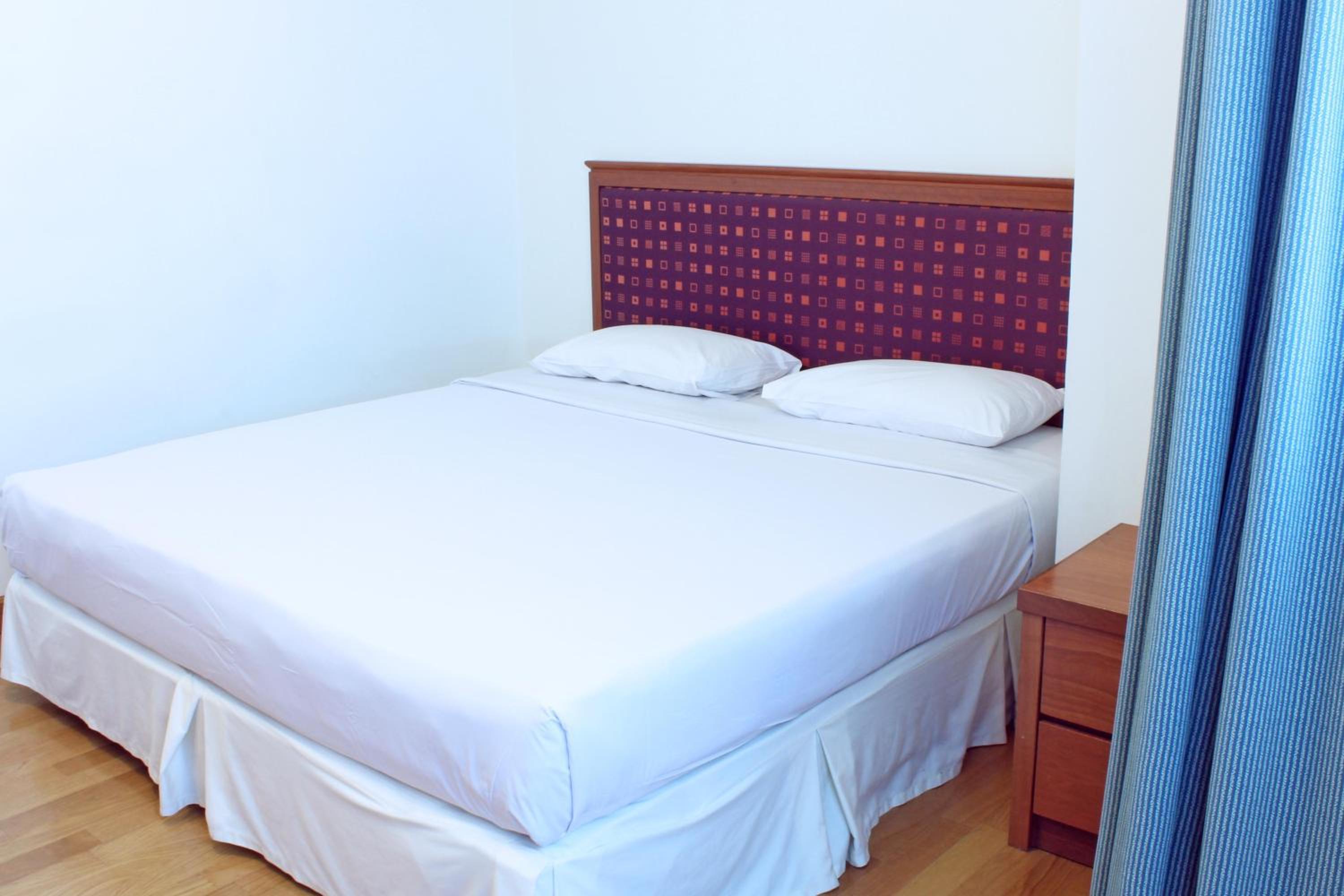 Executive Two-Bedroom Apartment - Photo 2