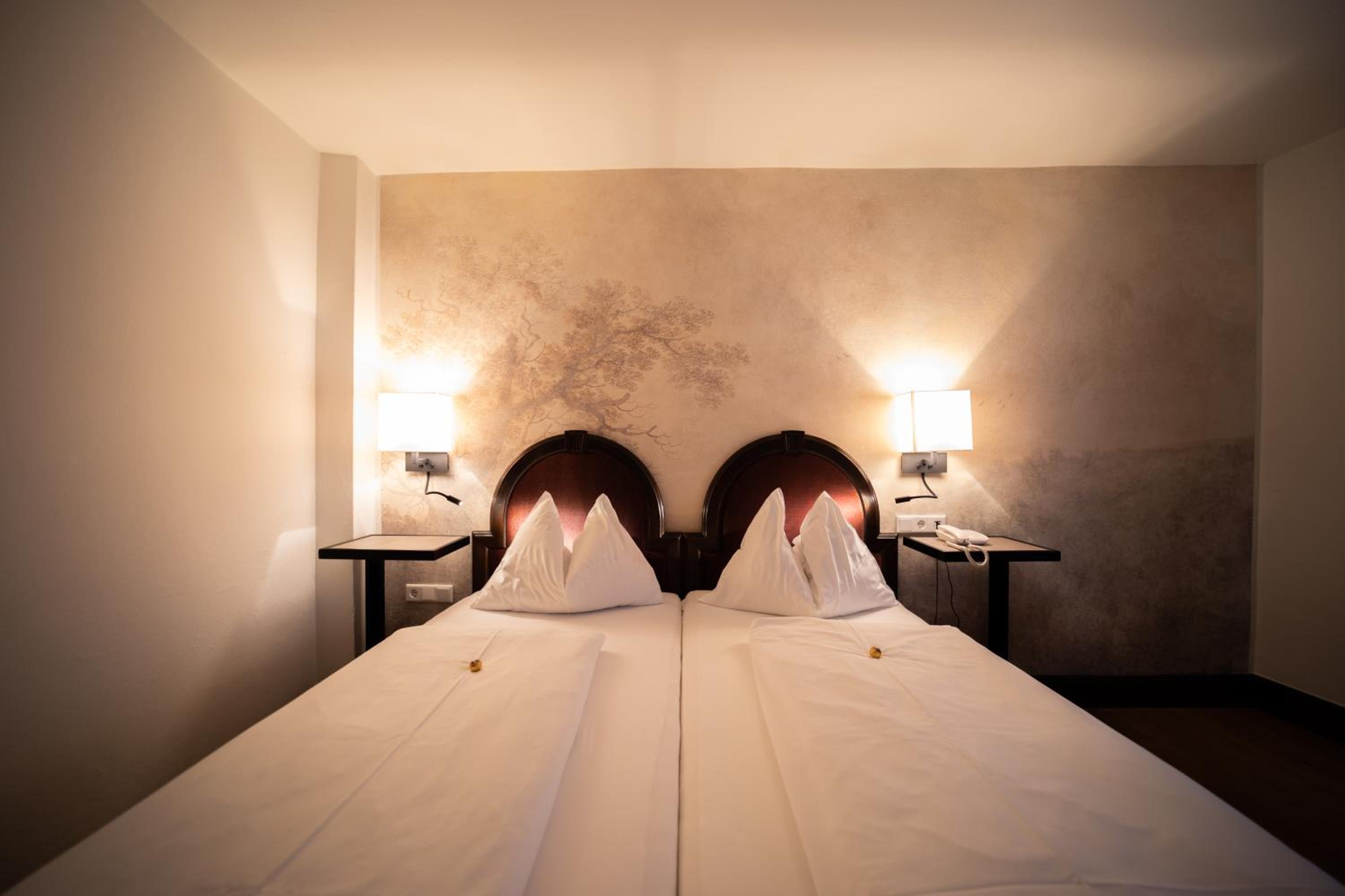 Standard Double Room with Air-Con - Photo 6