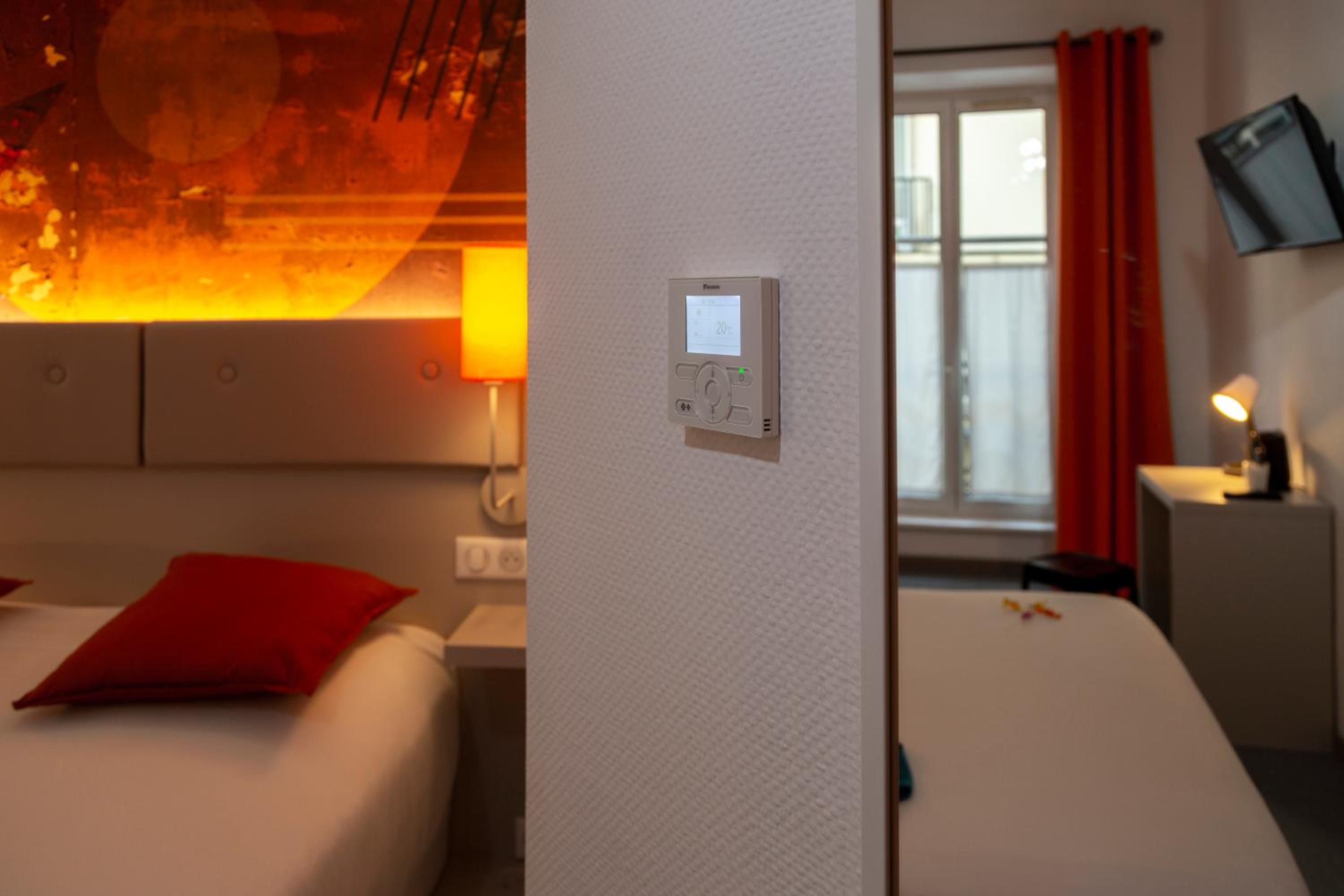 Standard Double Room - Photo 8