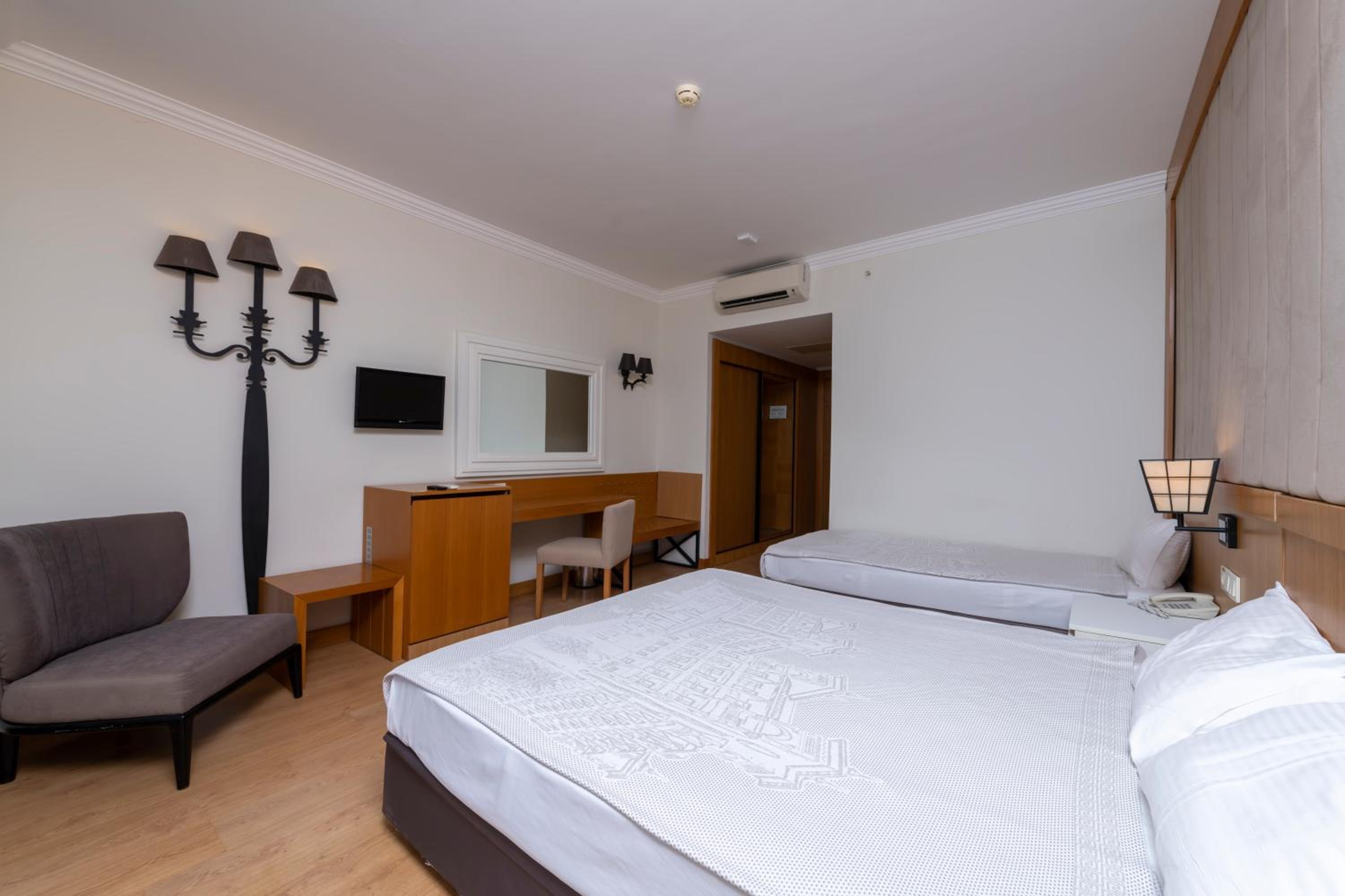 Budget Double Room photo 2