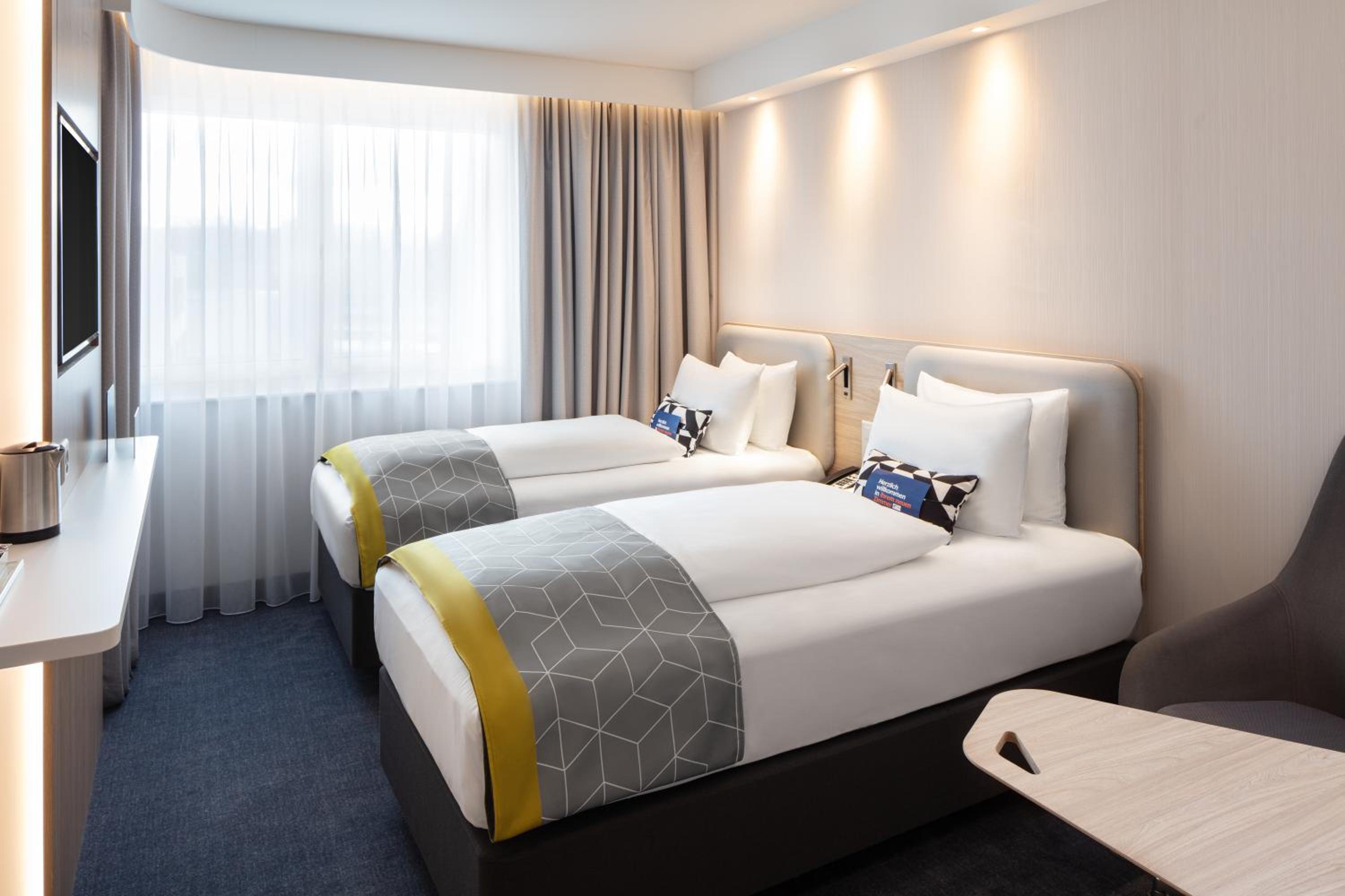 Standard Room with Free Breakfast - Photo 2