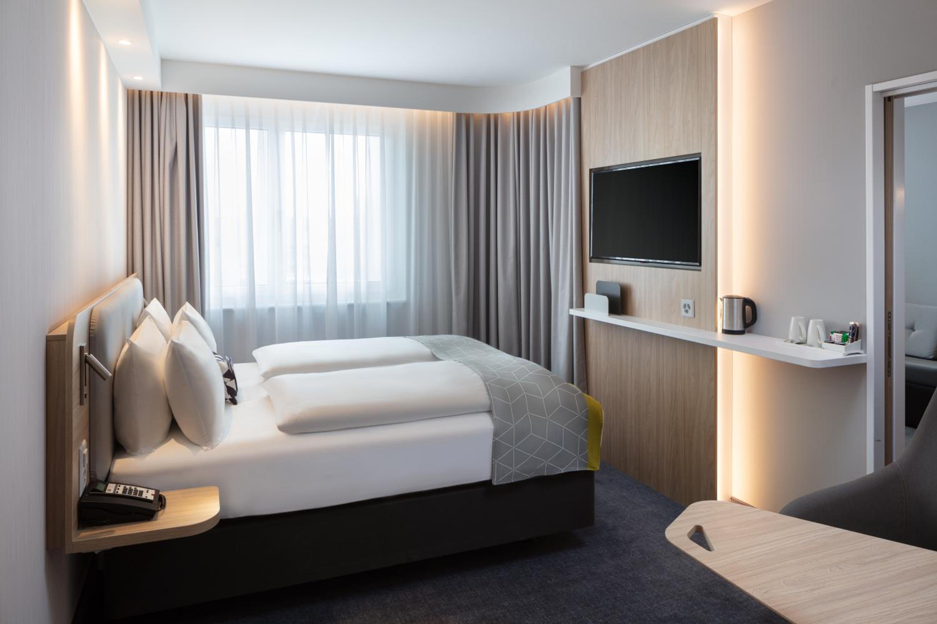 Queen Suite with Sofa Bed - Photo 13