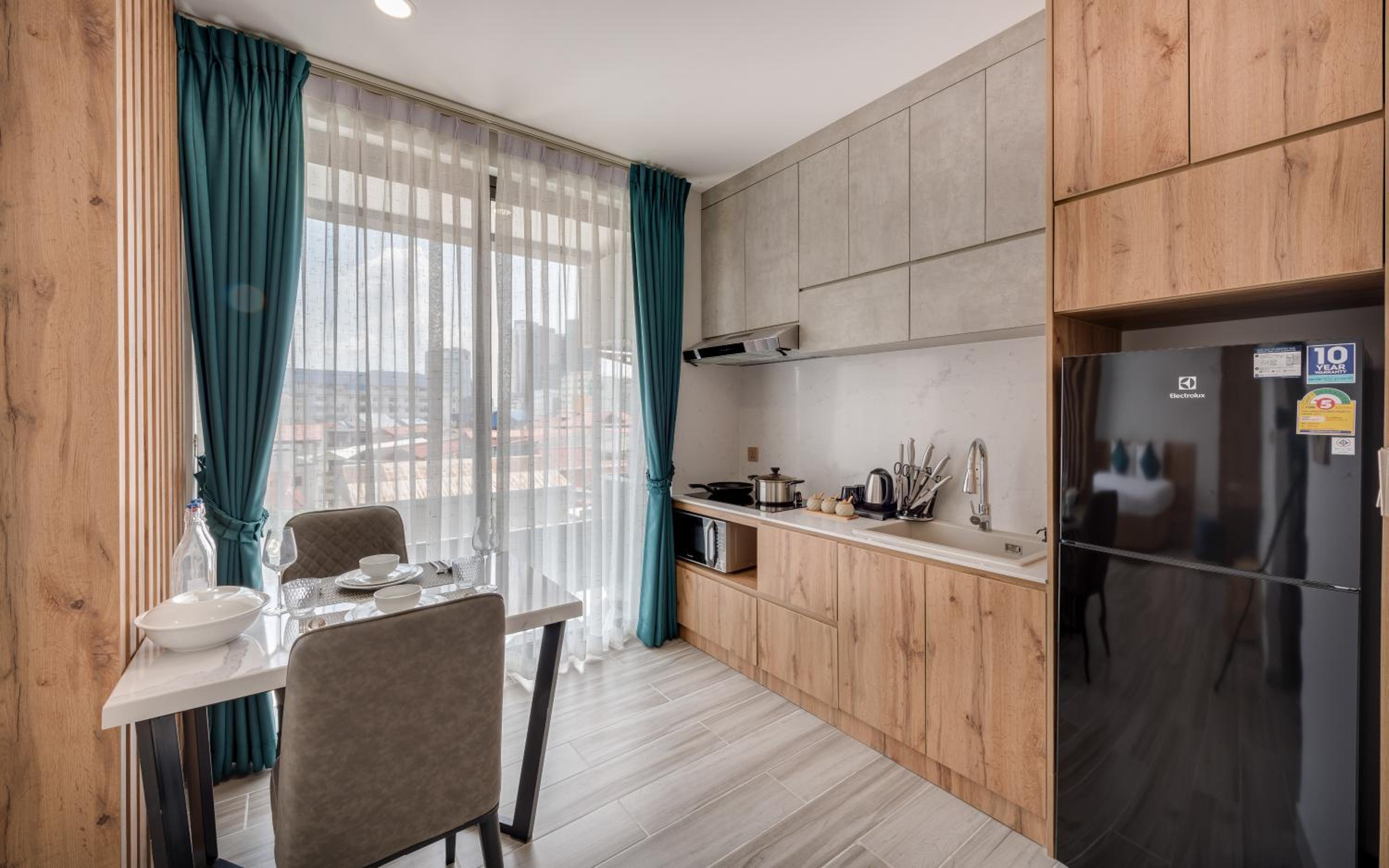 Studio Apartment with Balcony - Photo 3