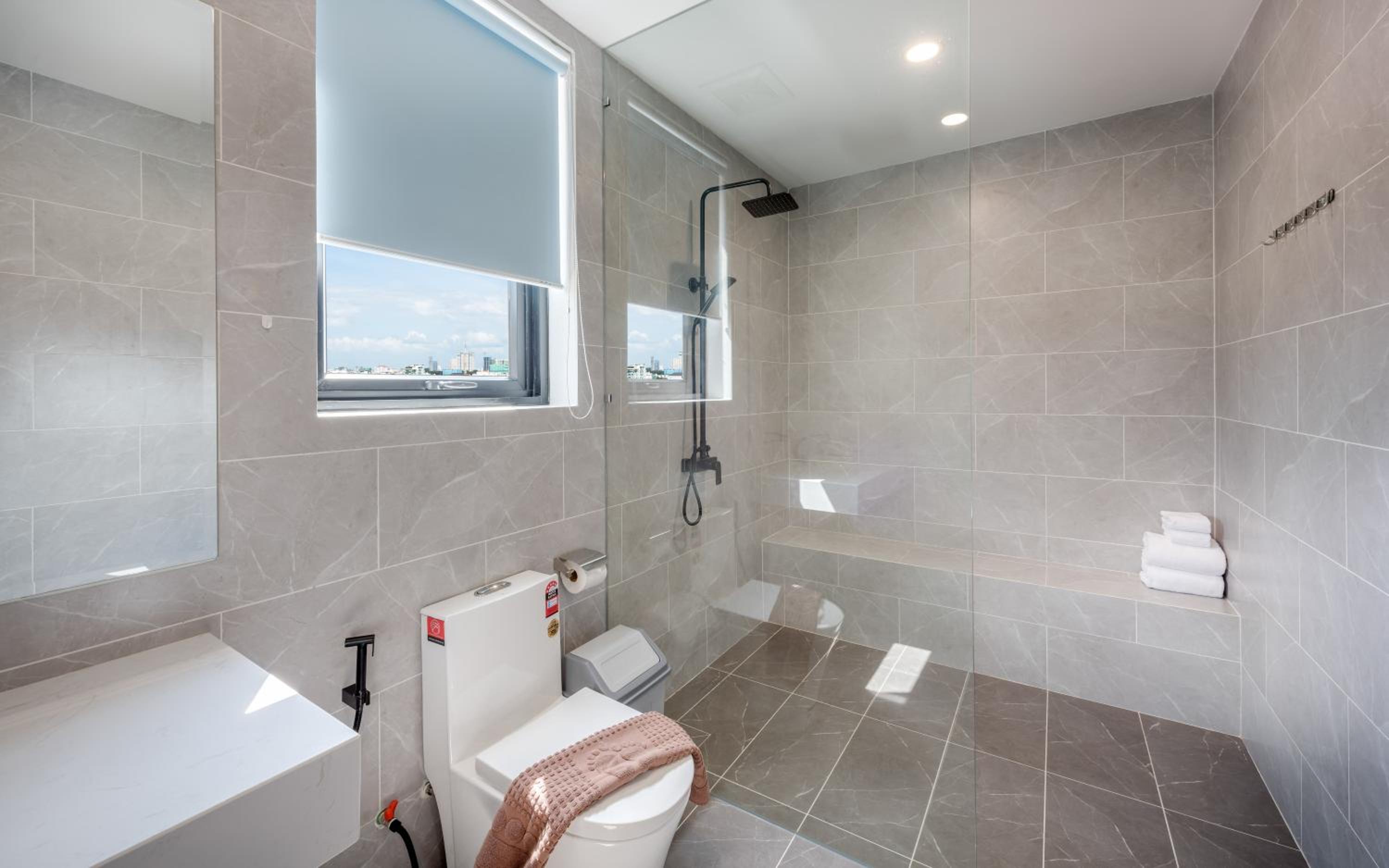 One-Bedroom Apartment with Balcony - Photo 7