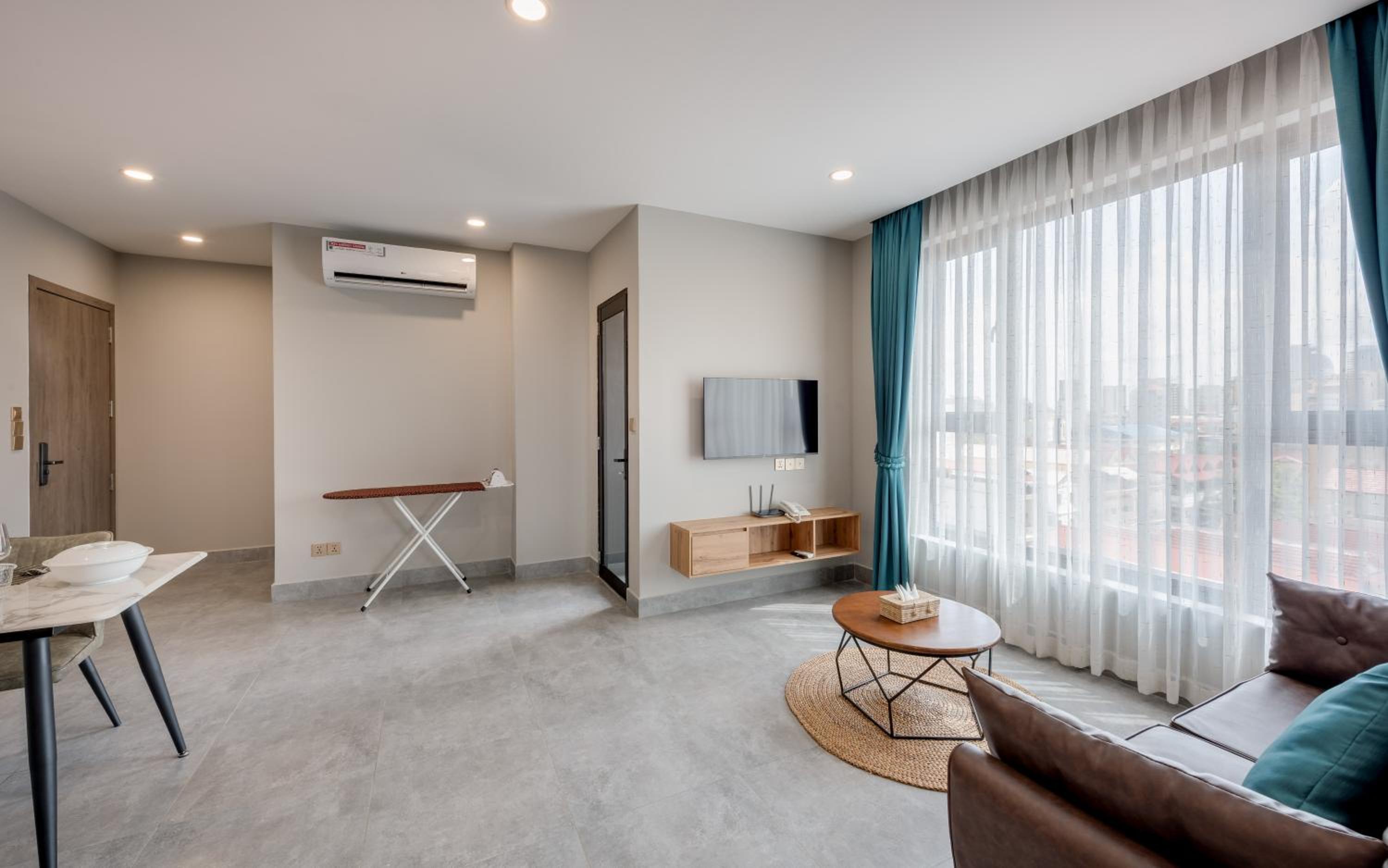 One-Bedroom Apartment with Balcony - Photo 9