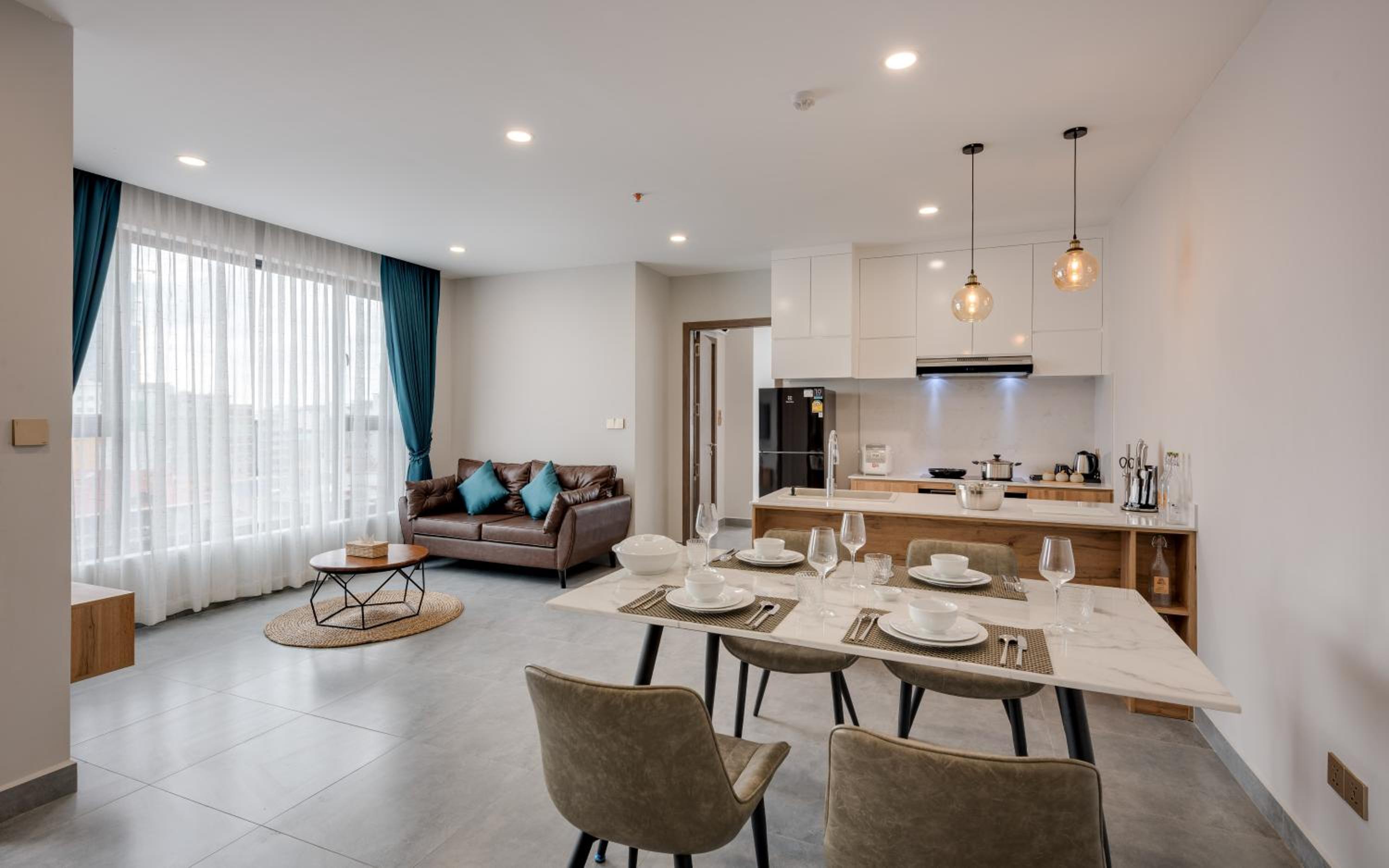 Two-Bedroom Apartment with Balcony - Photo 2