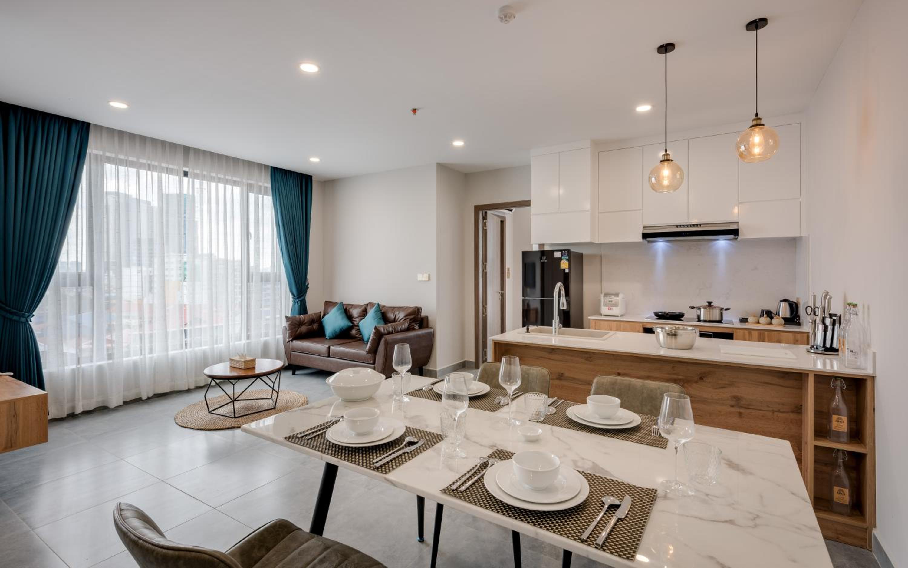 Two-Bedroom Apartment with Balcony - Photo 11