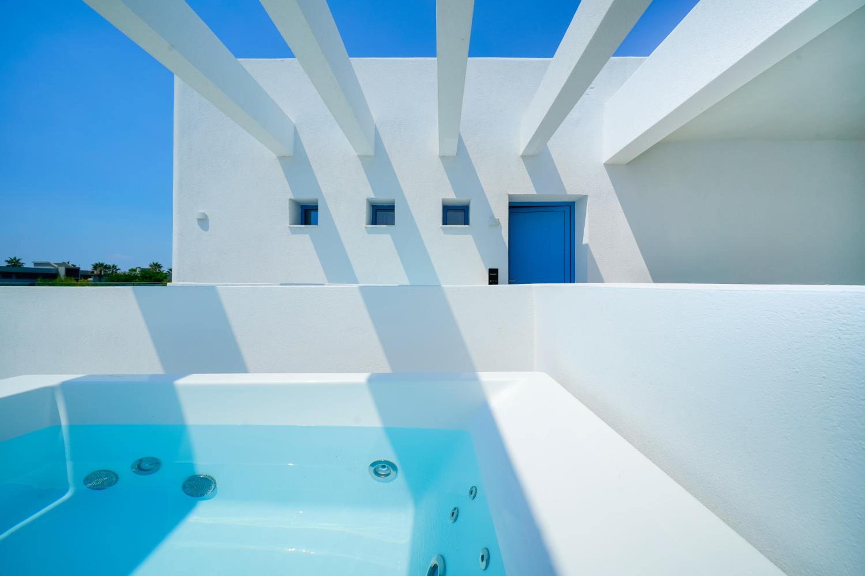 Panorama Suite with private outdoor Hot Tub - Photo 19