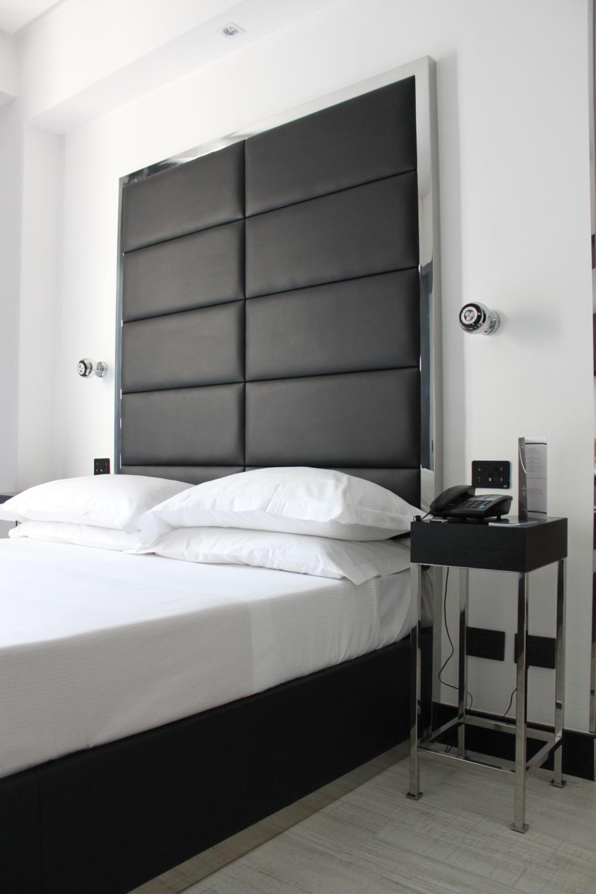 Superior Double Room thumbnail 5