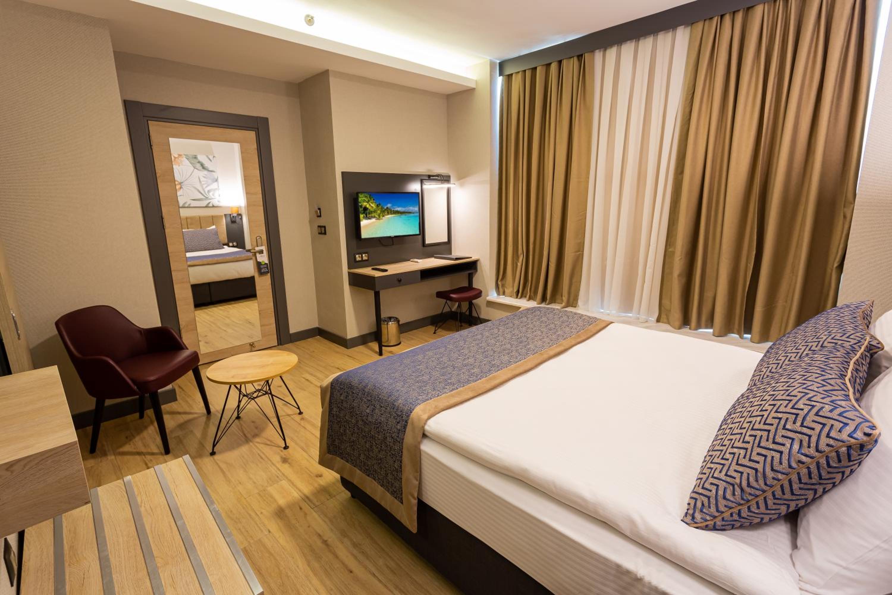 Deluxe Double Room - Photo 11