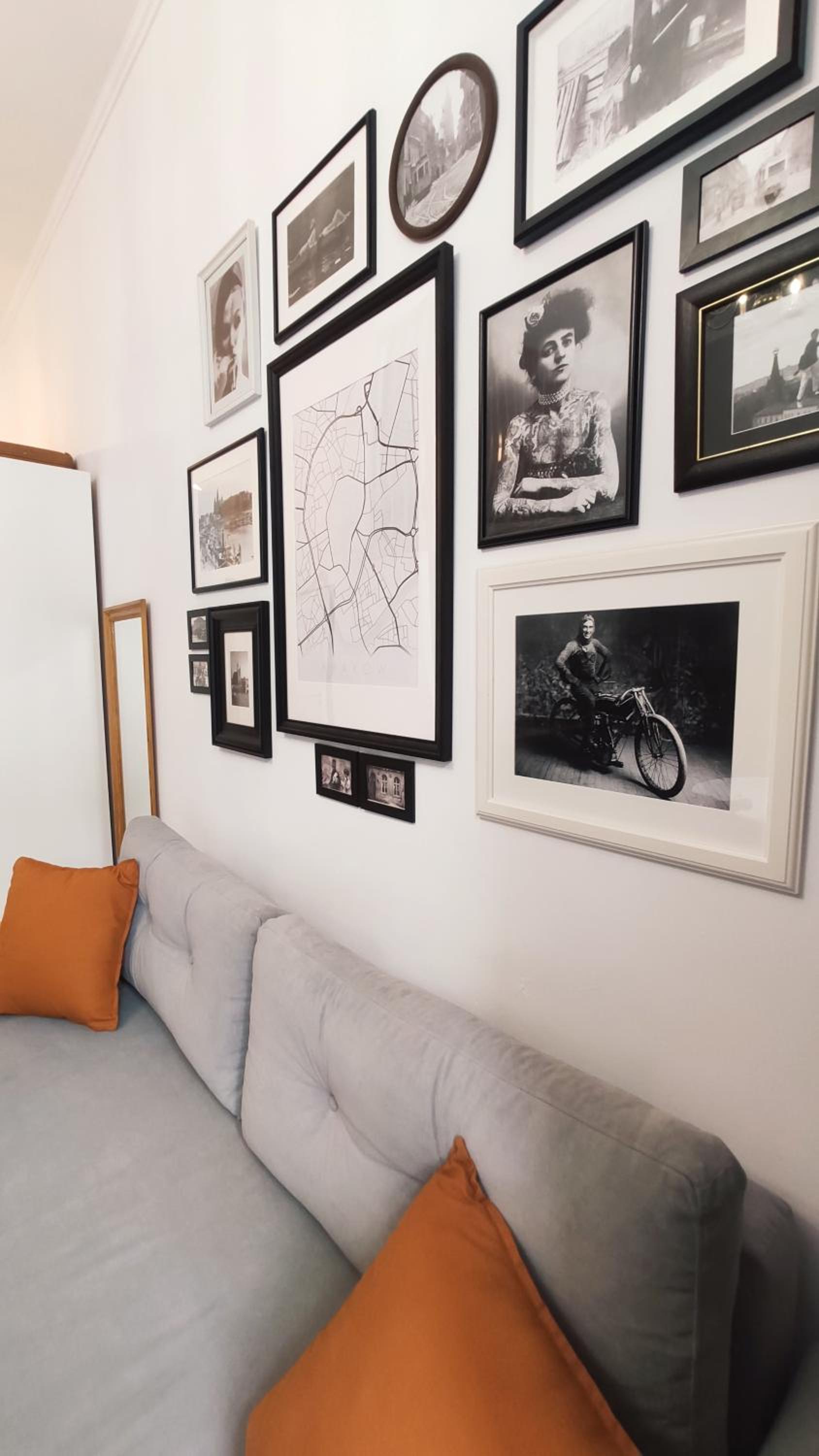 One-Bedroom Apartment - Photo 2