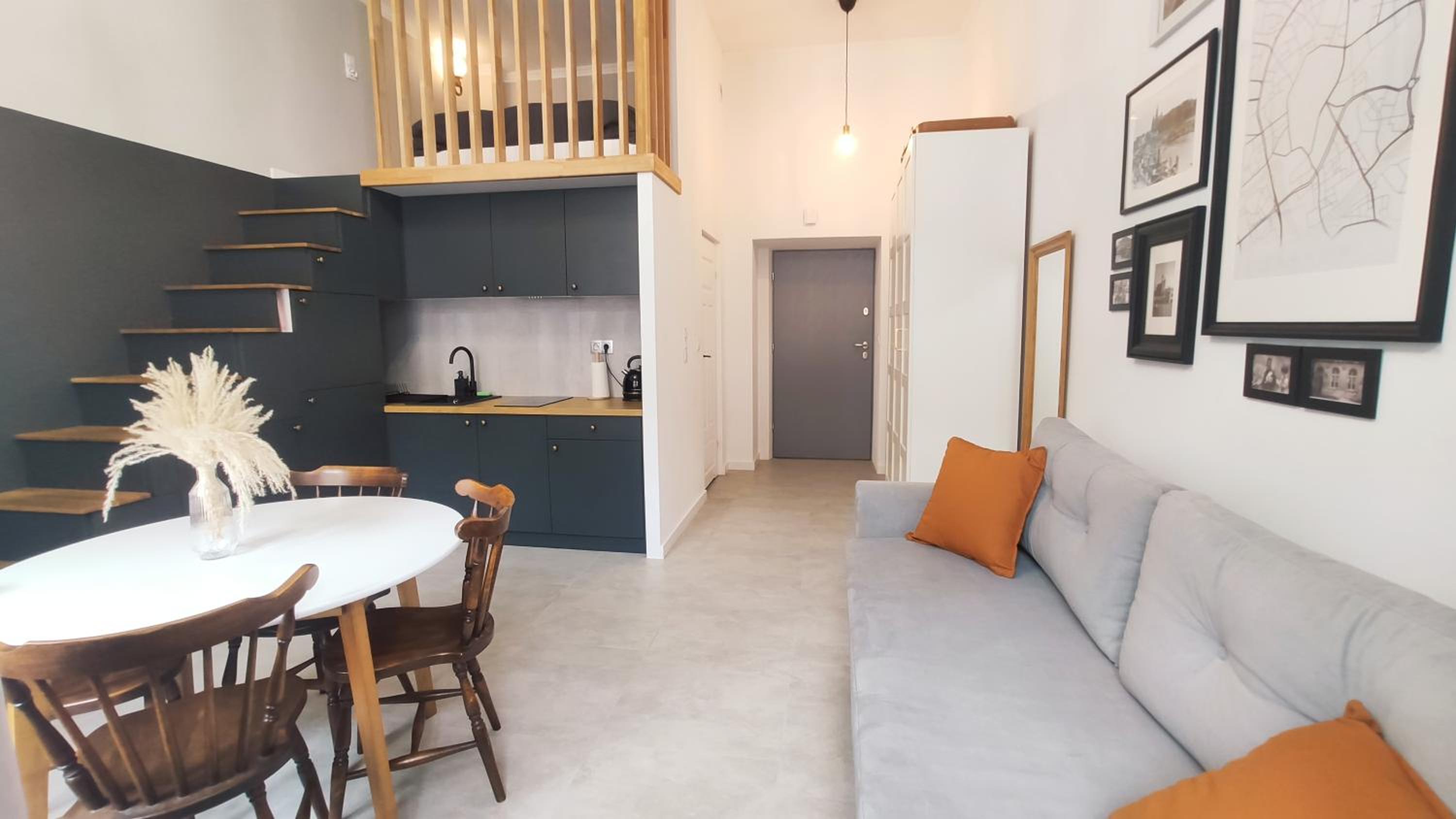 One-Bedroom Apartment - Photo 3