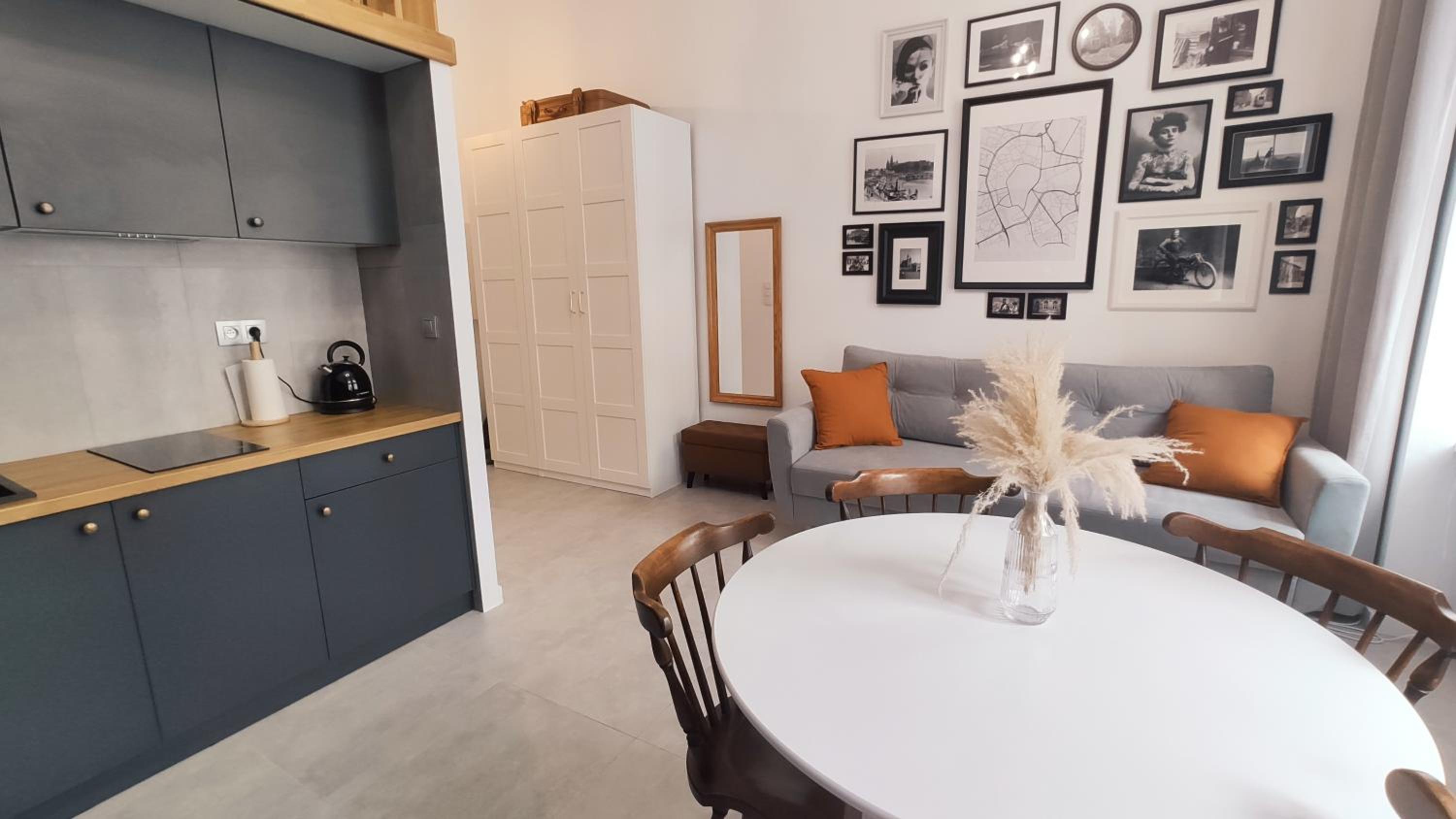 One-Bedroom Apartment - Photo 12