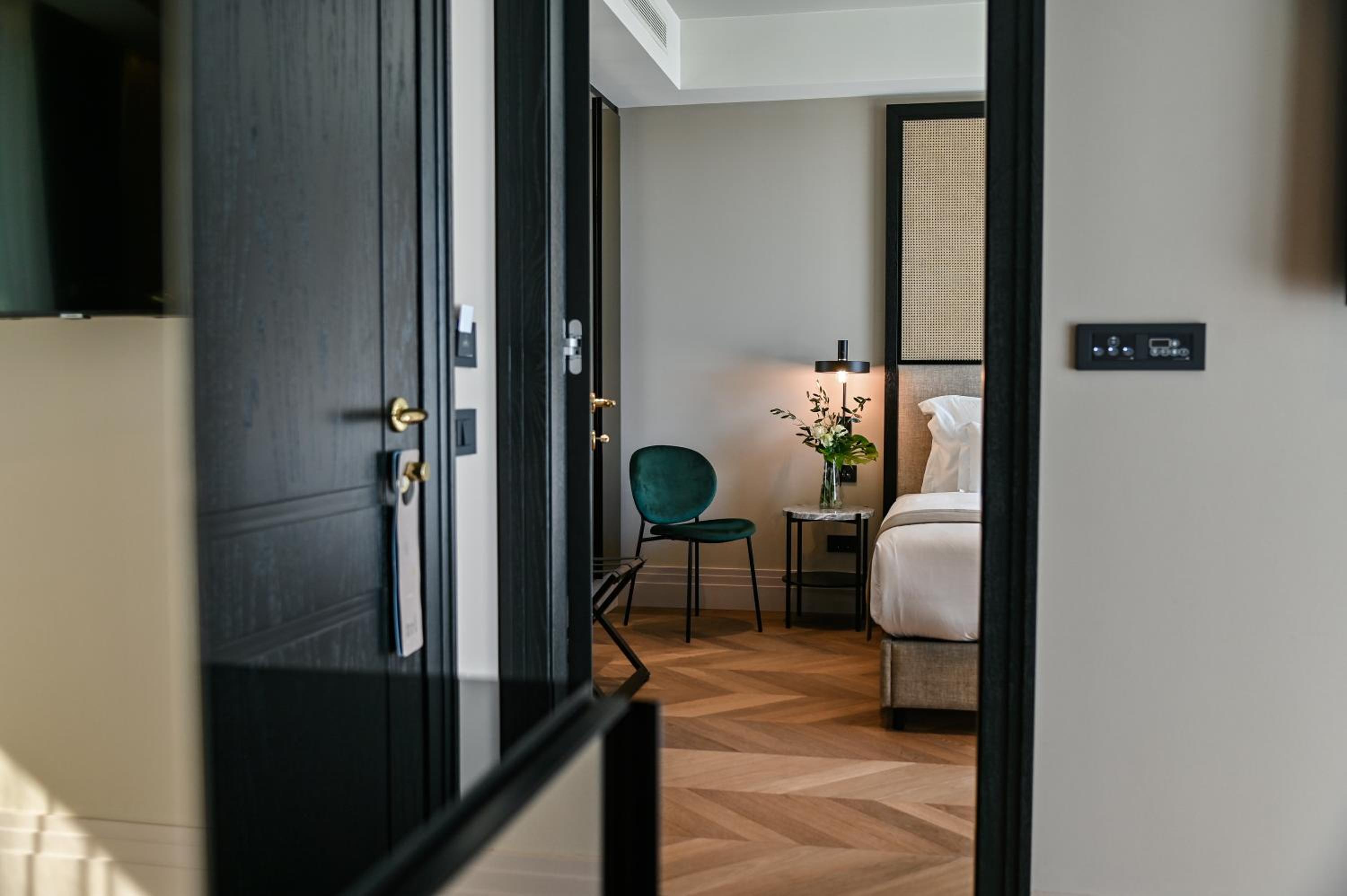 Superior Suite - Photo 5