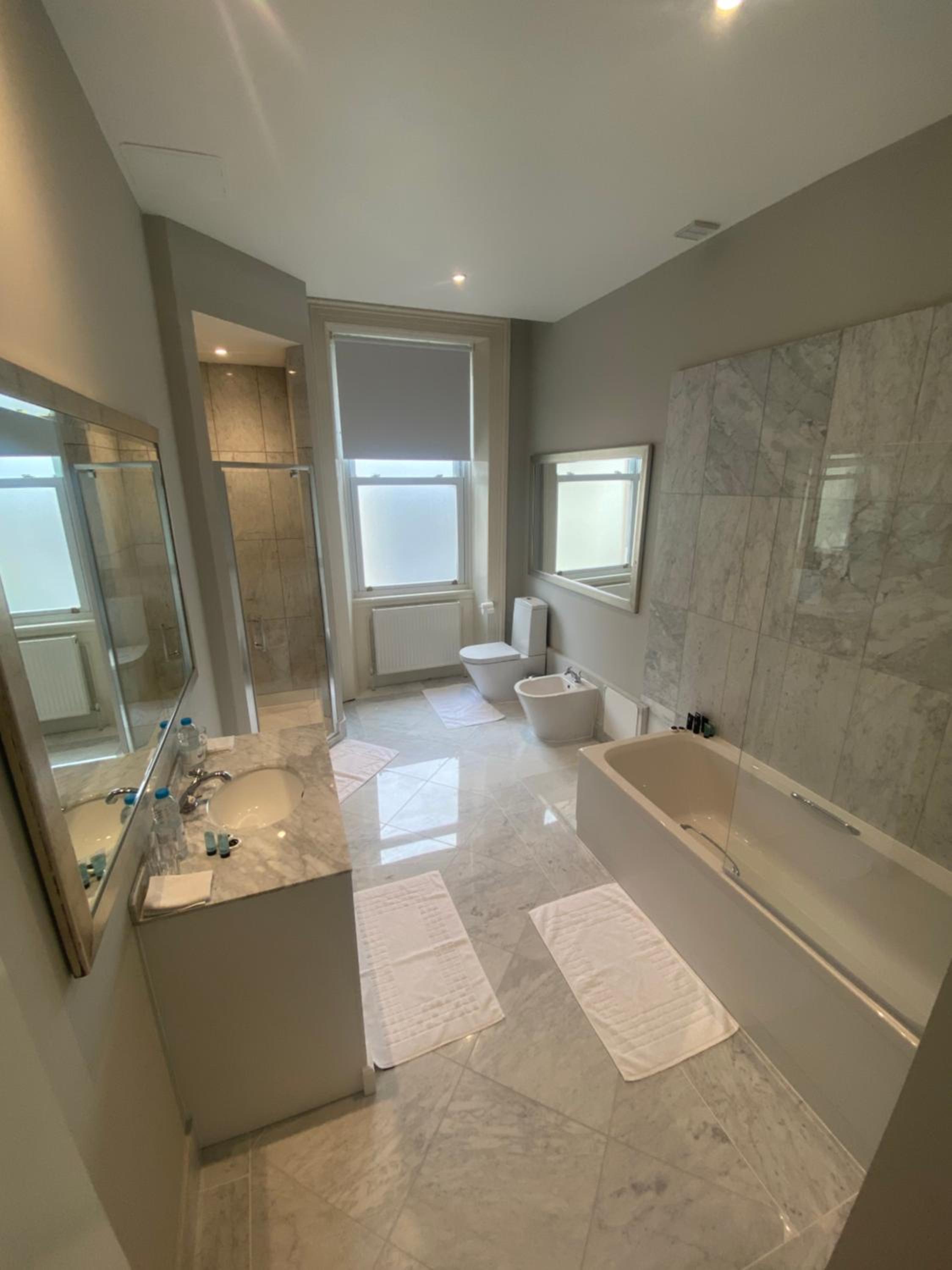 Executive Room with Partial Sea View - Photo 9