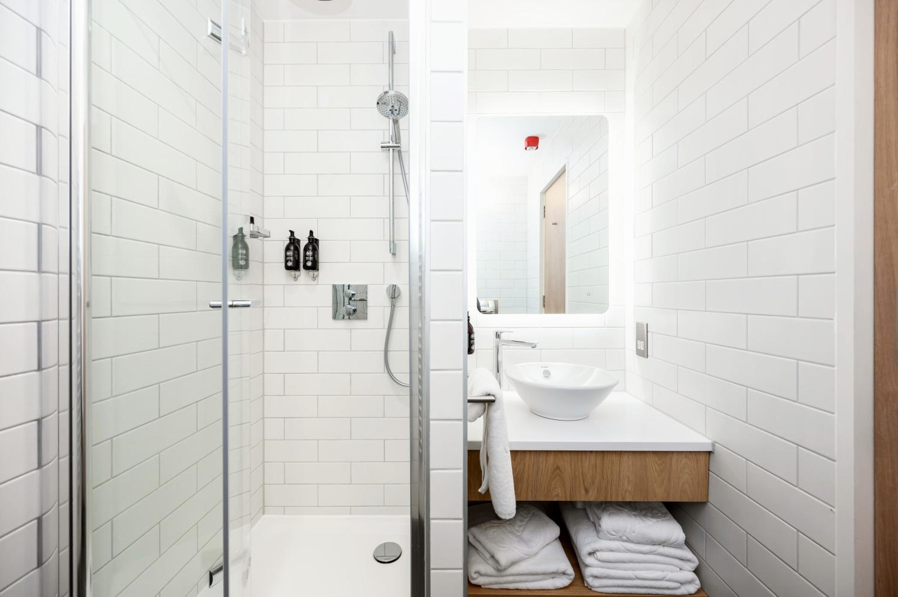 Wilde One Bed Apartment with City View - Photo 2
