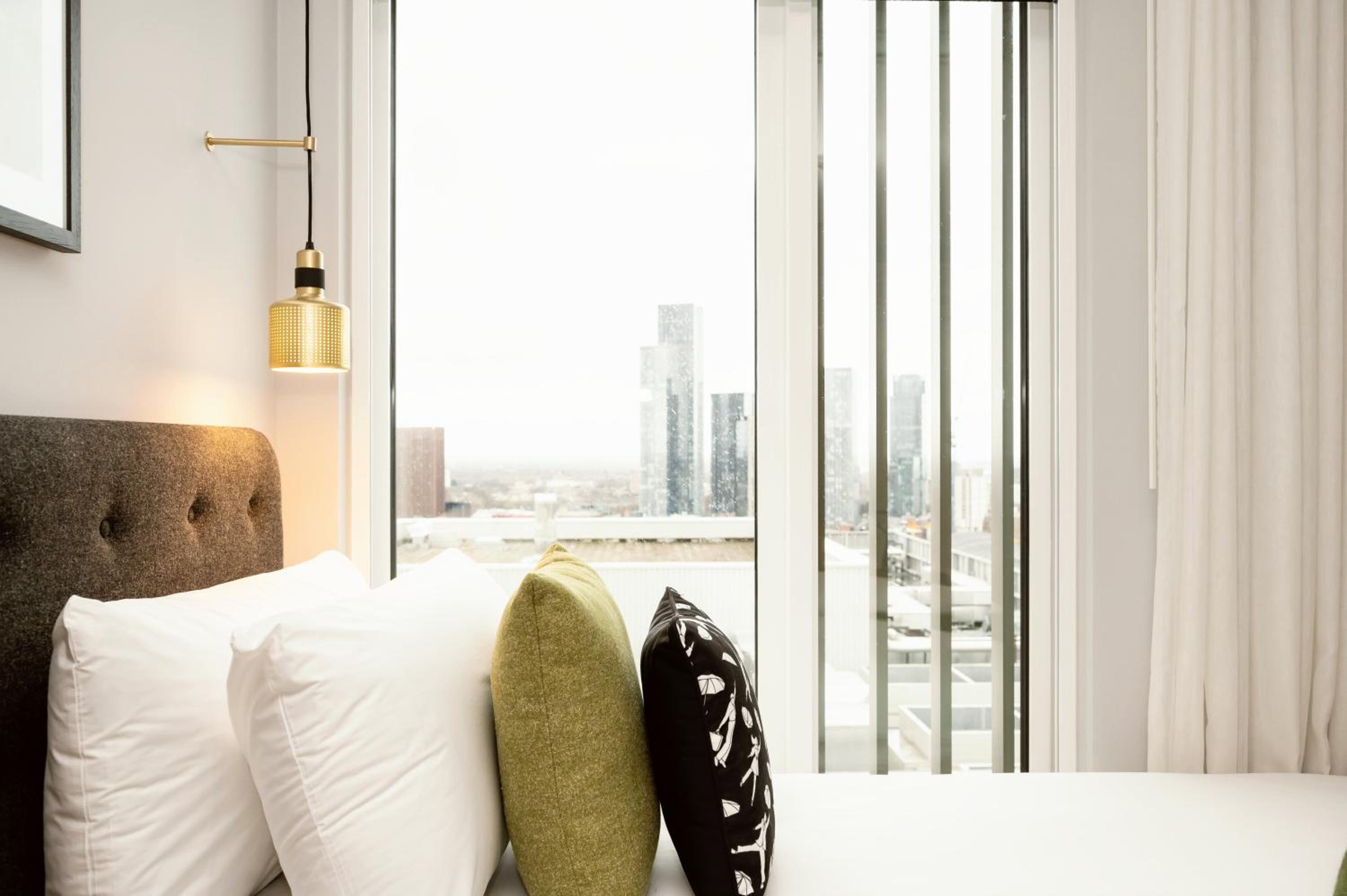 Wilde One Bed Apartment with City View - Photo 3
