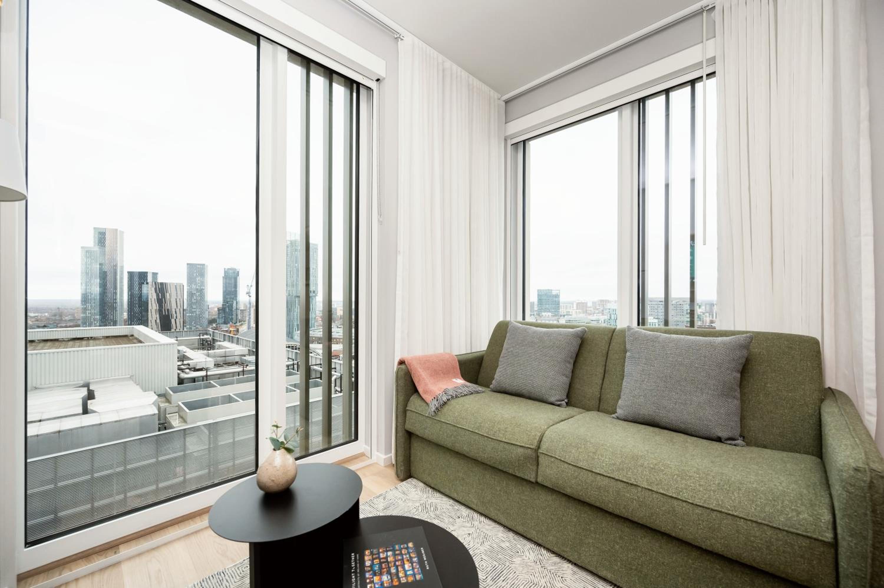 Wilde One Bed Apartment with City View - Photo 4