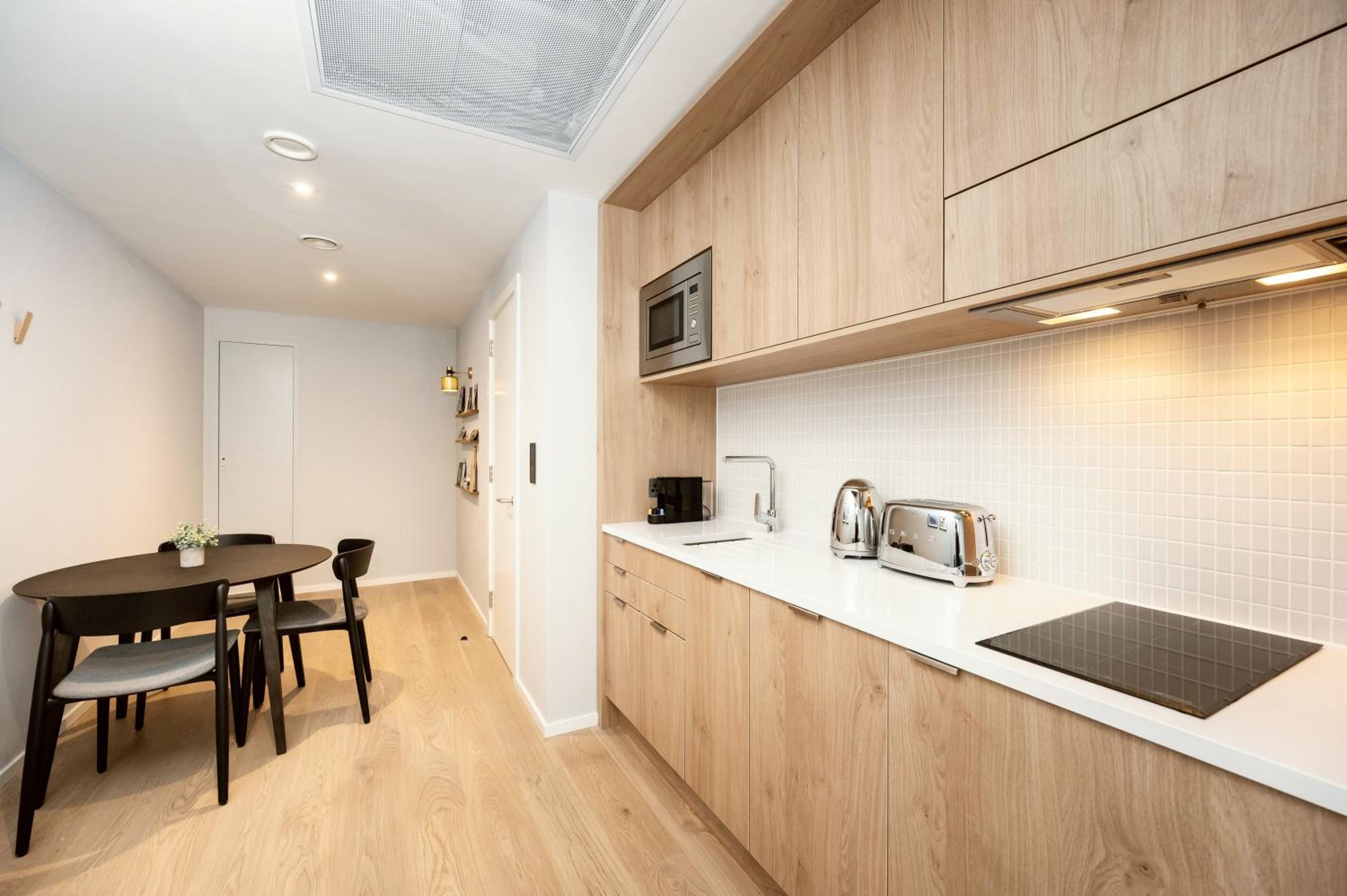 Wilde One Bed Apartment with City View - Photo 13