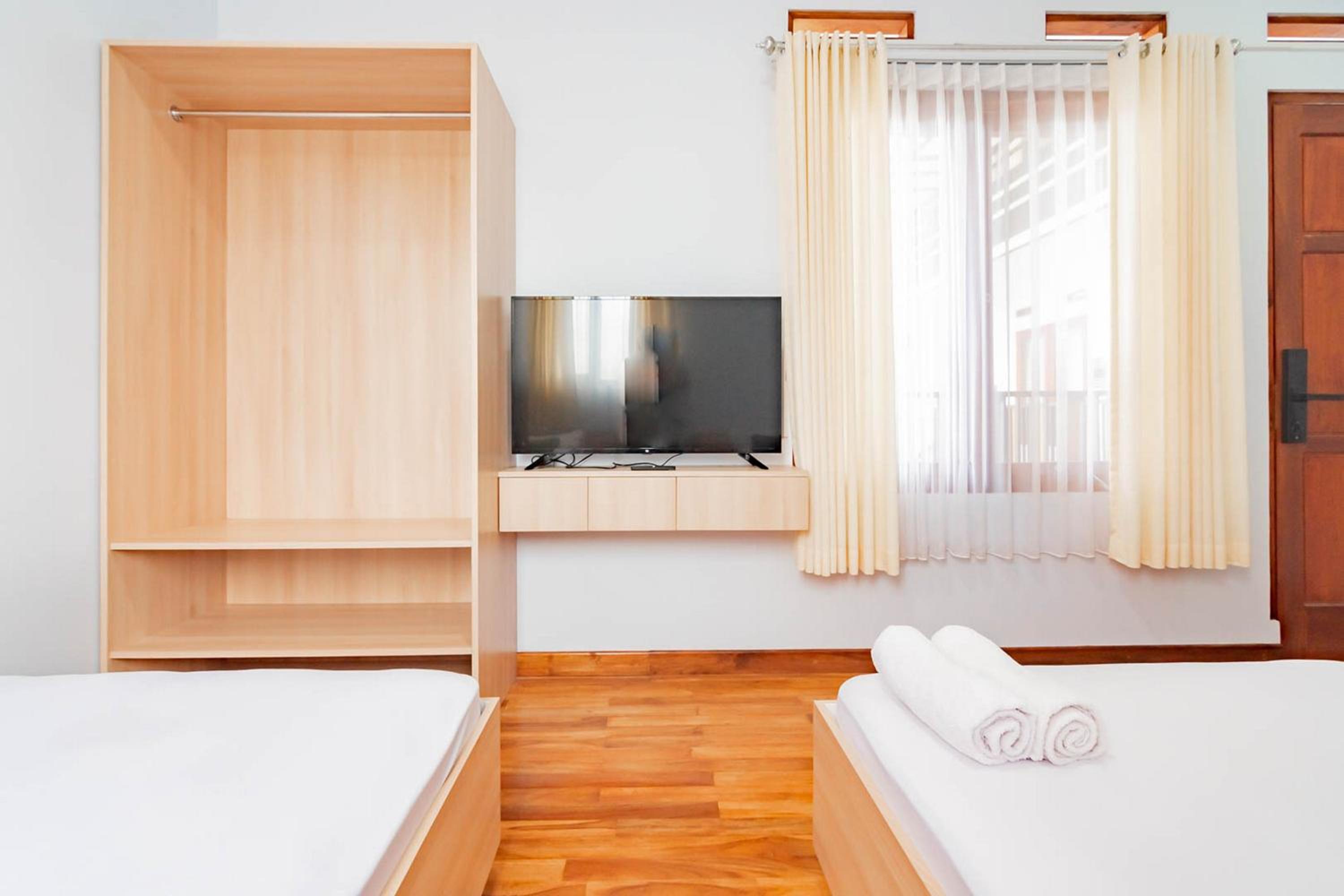 Family Room - Photo 10