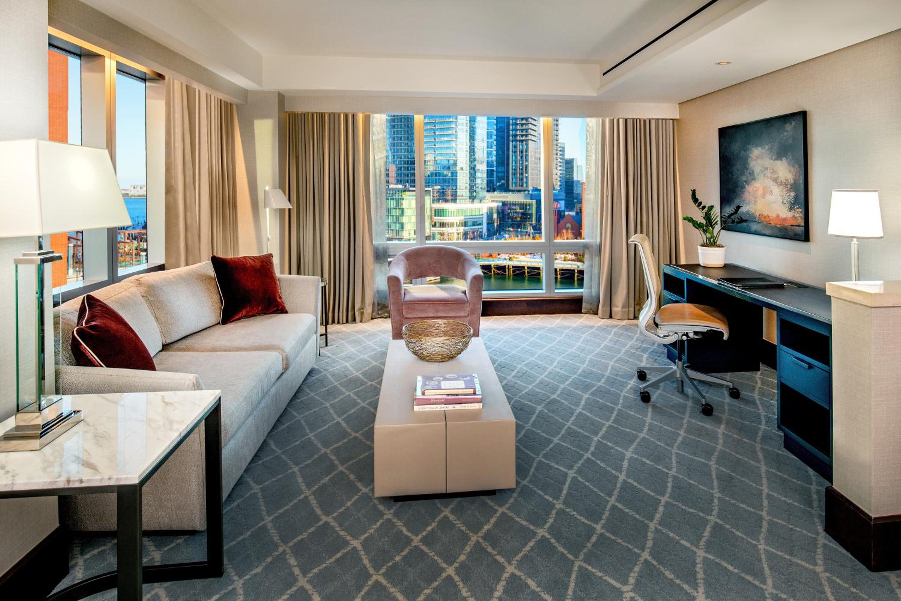 King Junior Suite with Water View
