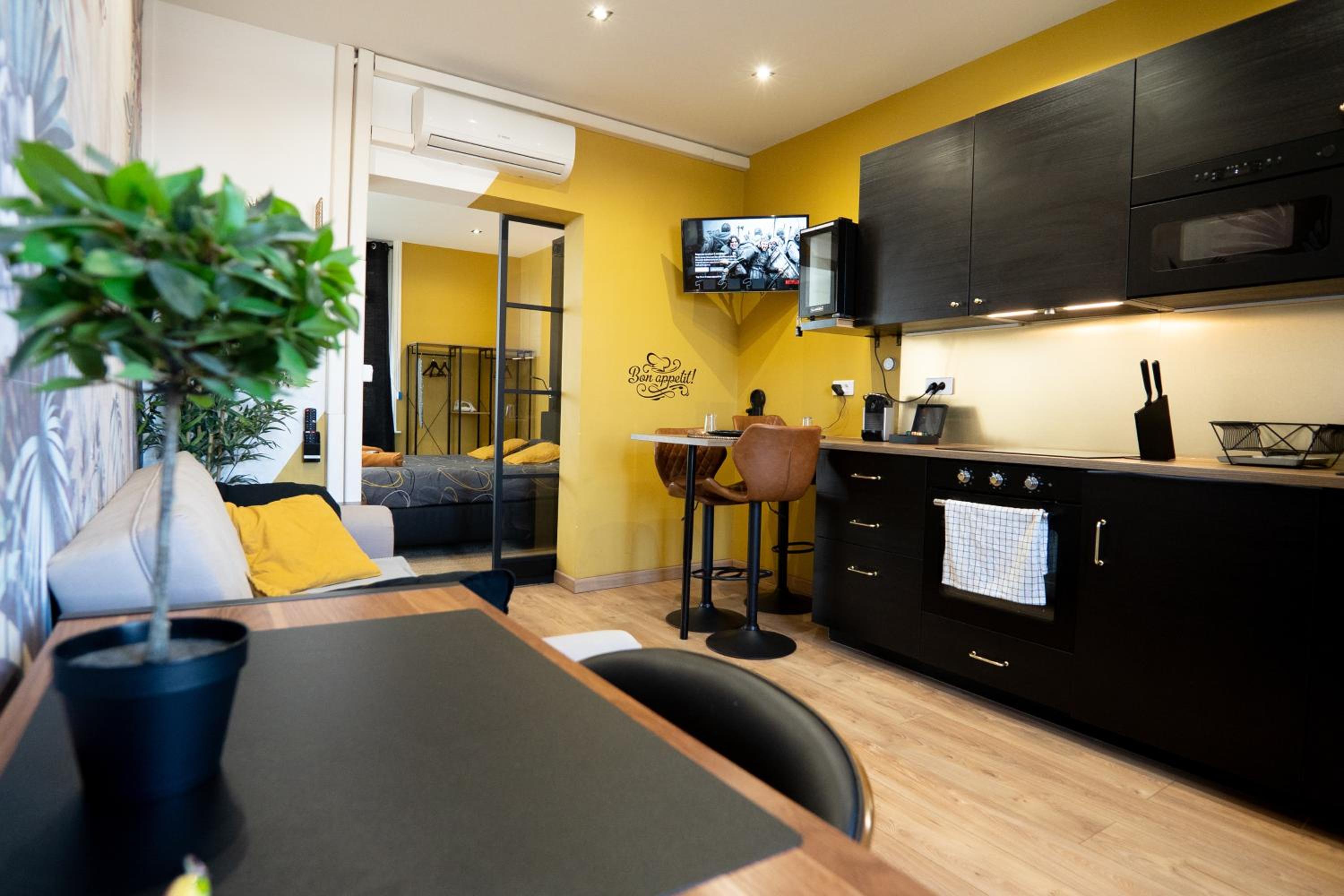Apartment - Photo 2