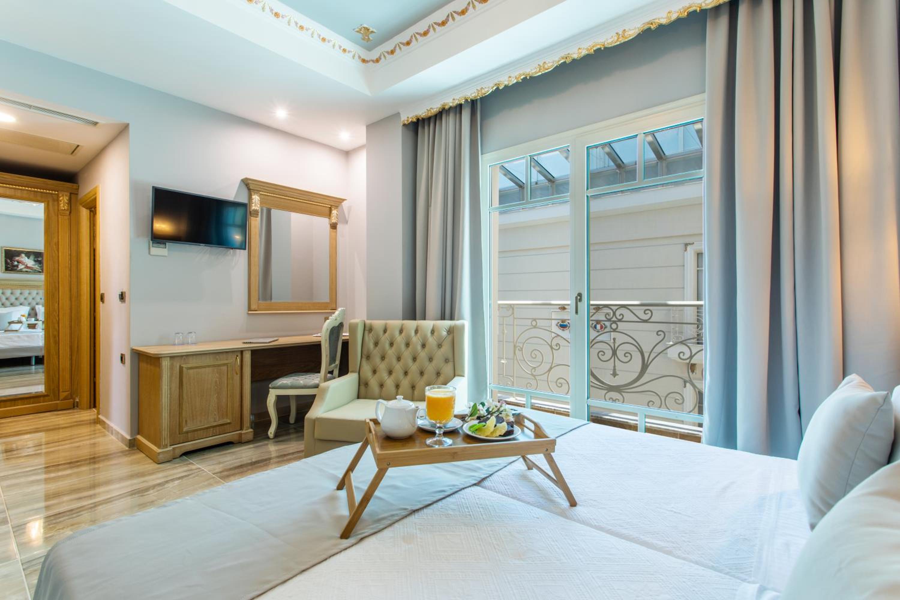 Economy Double Room No Balcony - Photo 3