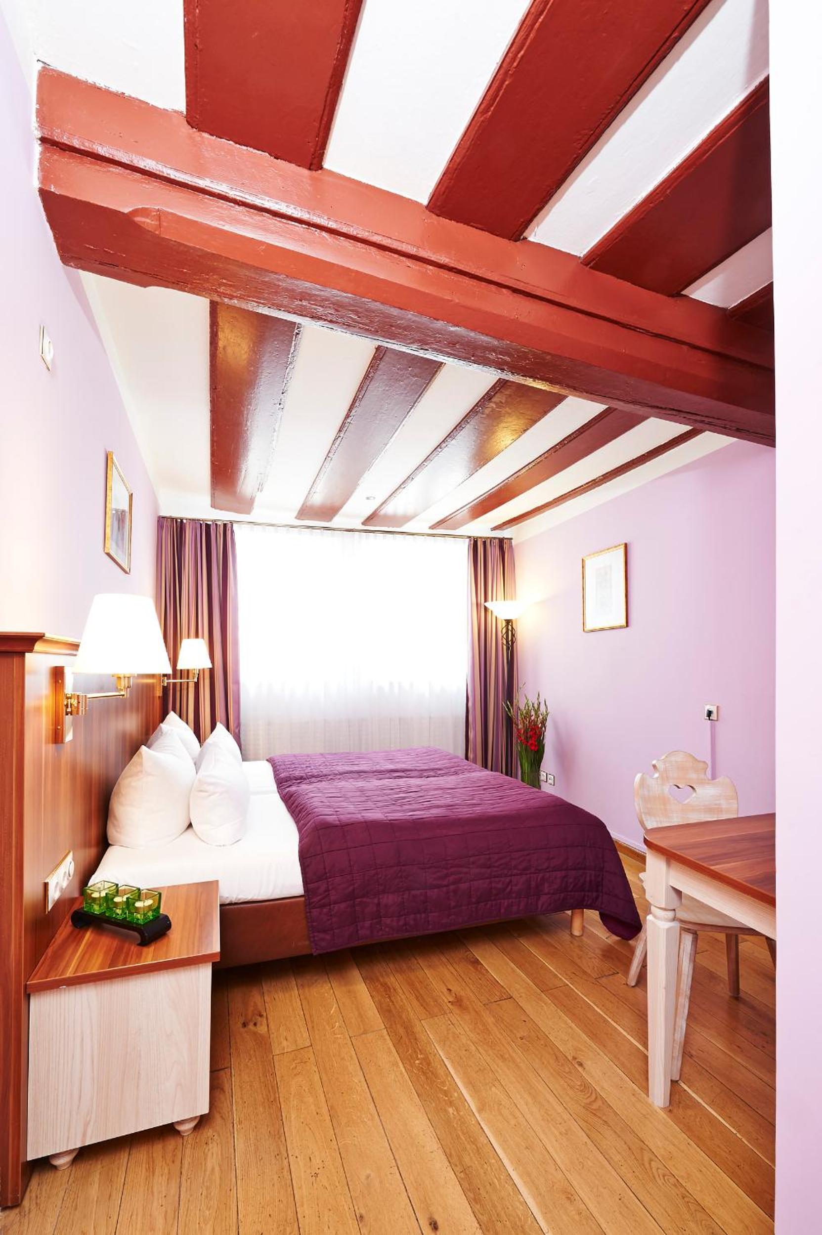 Double Room - Photo 10