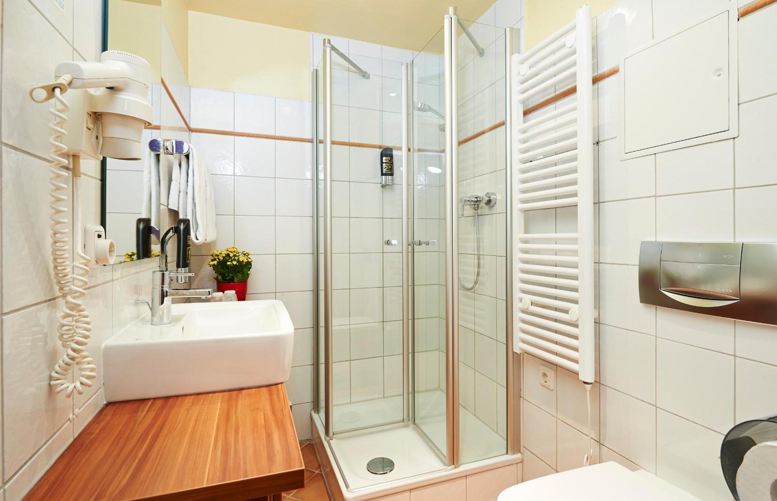 Double Room - Photo 15