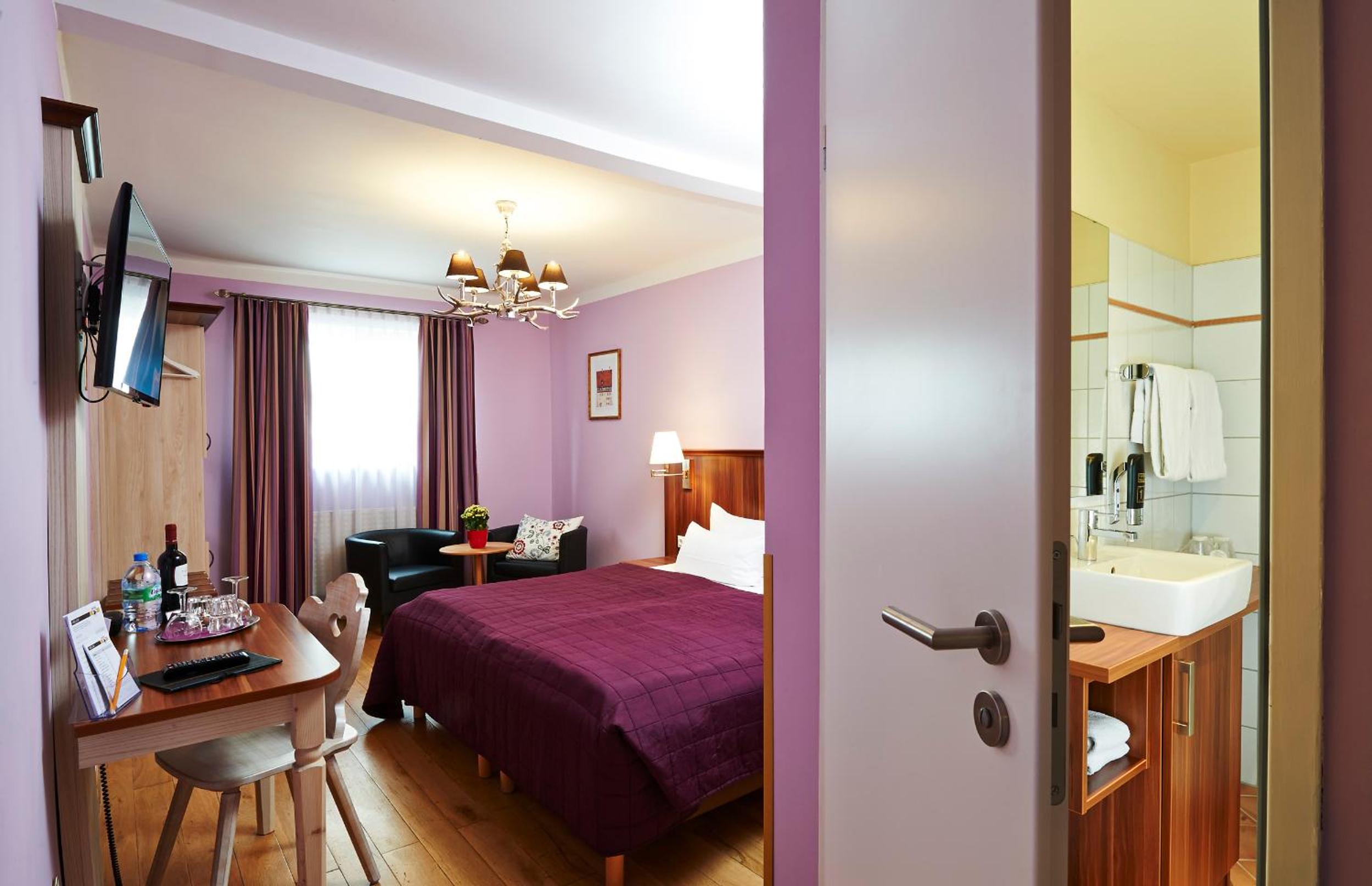 Double Room - Photo 5