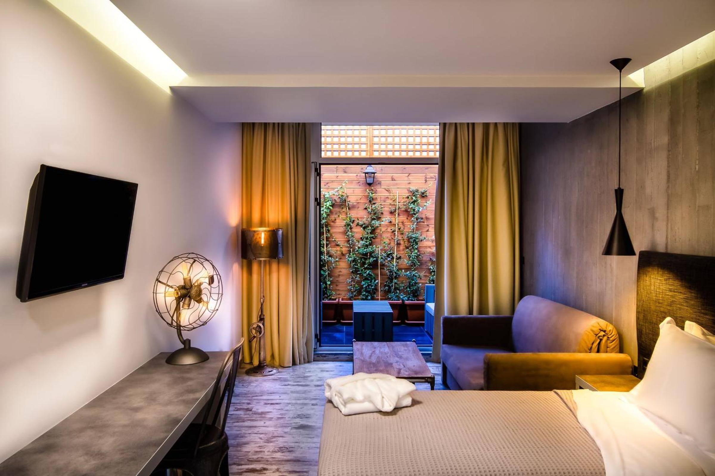 Junior Suite with Patio photo 2