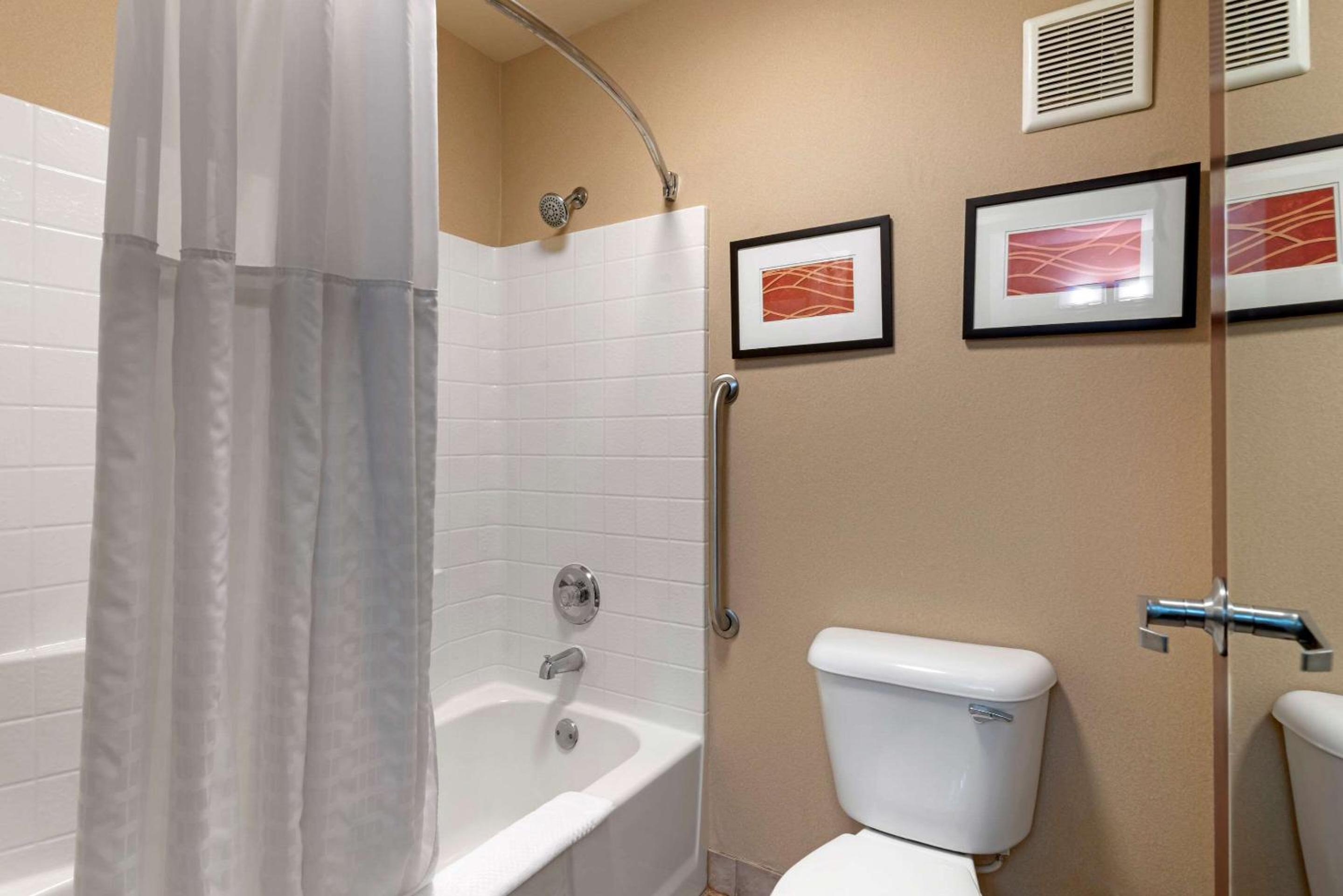 King Room - Non-Smoking - Photo 2